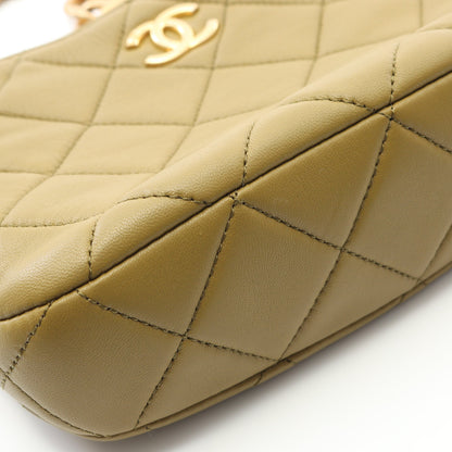 マトラッセ スモールホーボー チェーンショルダーバッグ ラムスキン カーキグリーン ゴールド金具 シャネル バッグ CHANEL
