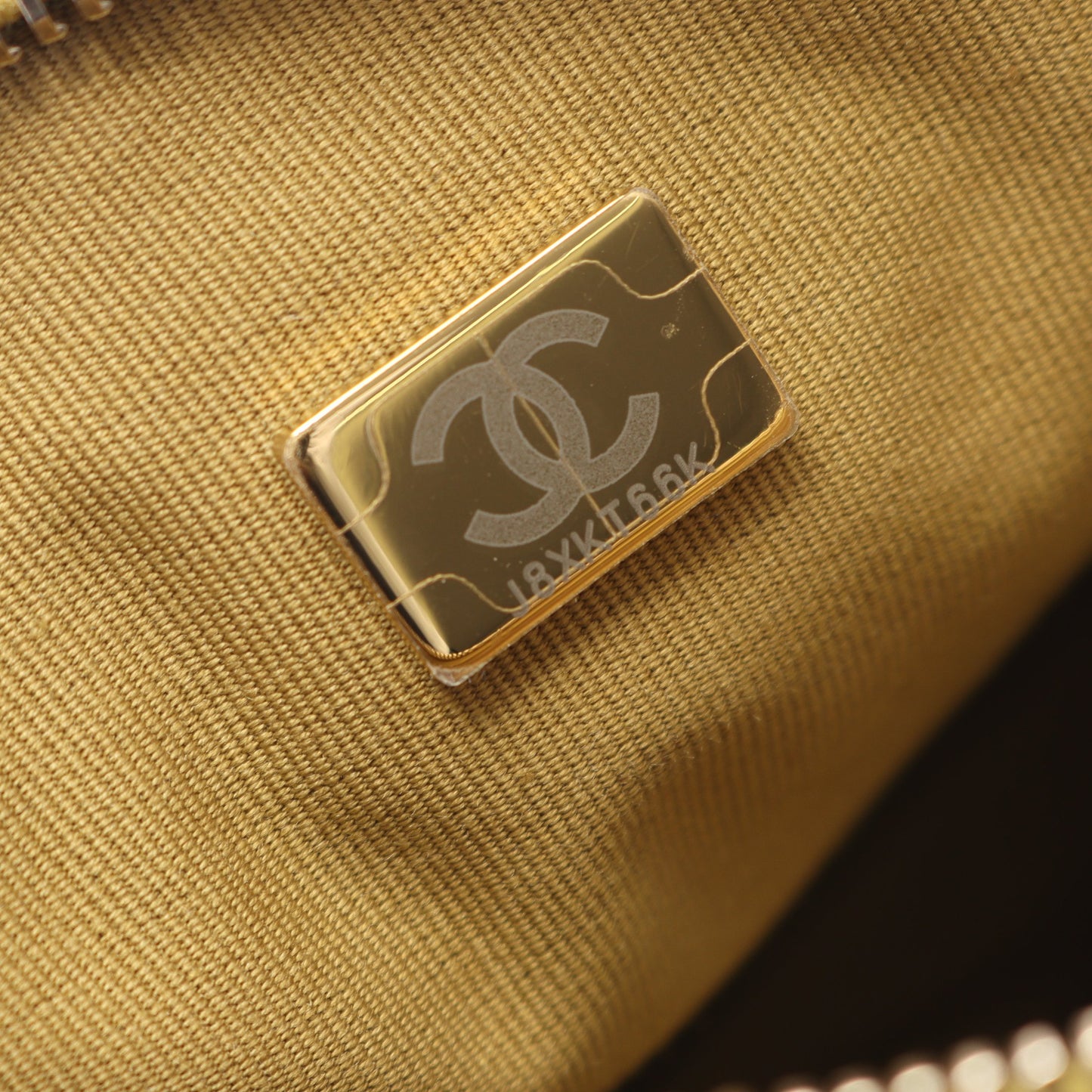マトラッセ スモールホーボー チェーンショルダーバッグ ラムスキン カーキグリーン ゴールド金具 シャネル バッグ CHANEL