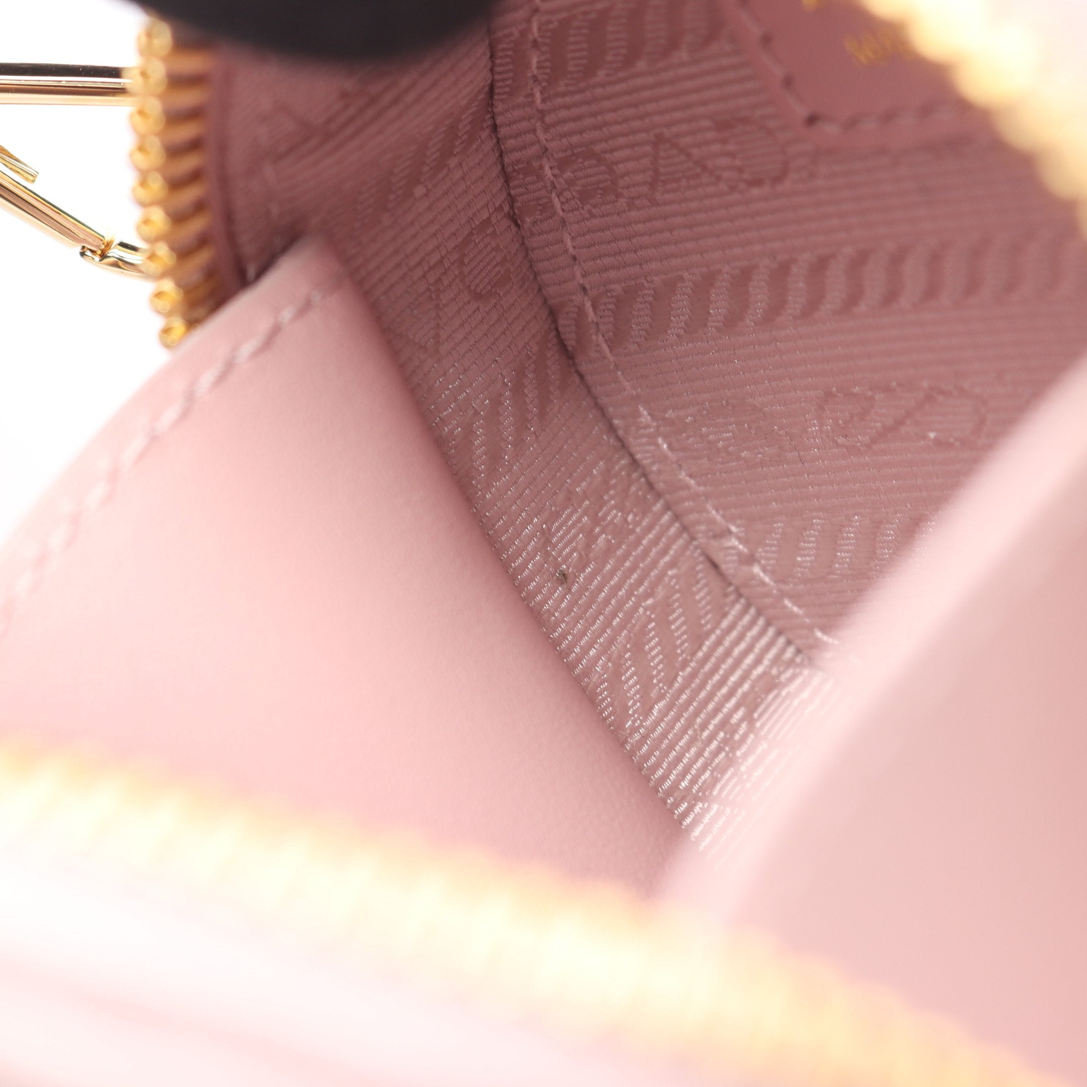 サフィアーノ トライアングル ミニポーチ チェーンショルダーバッグ