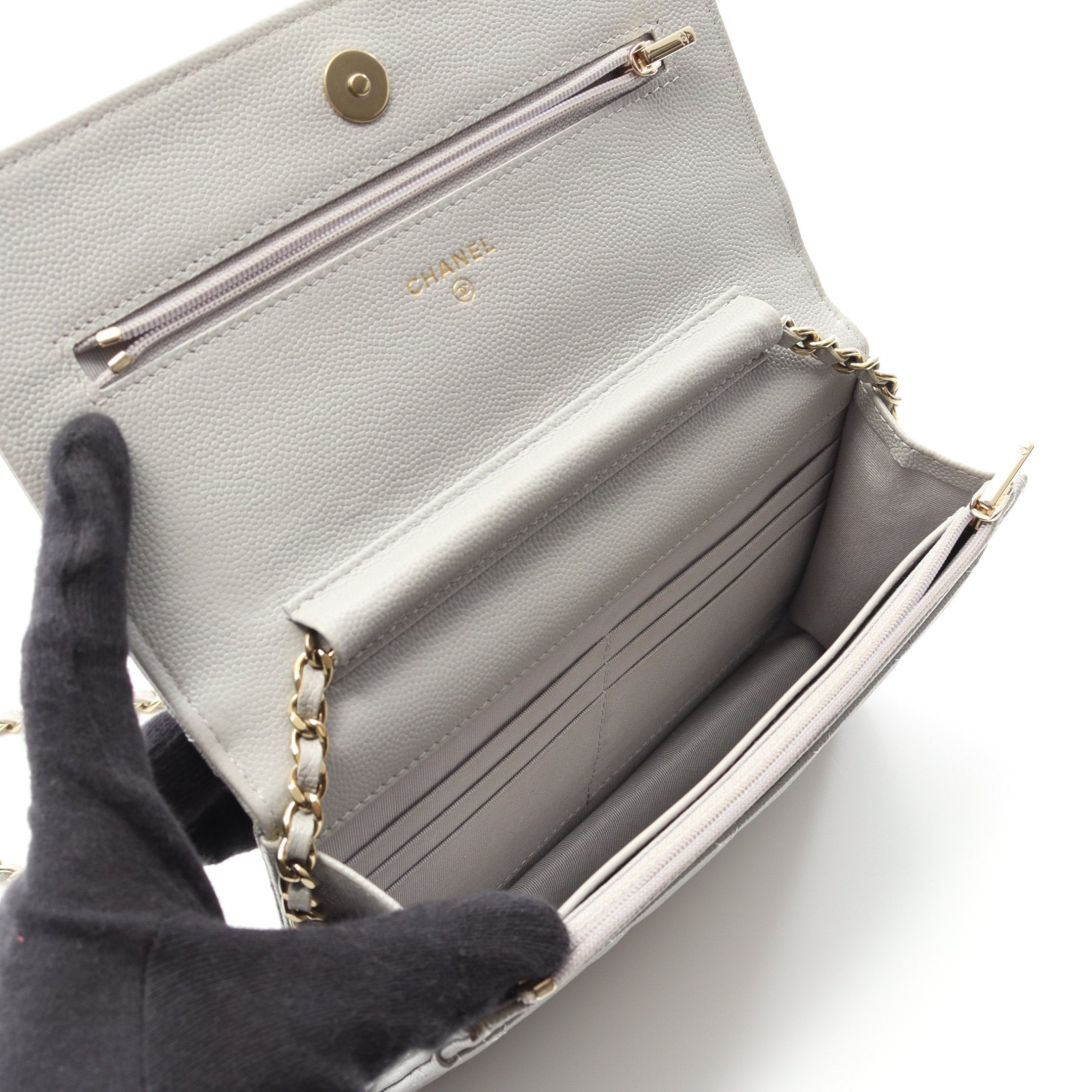 マトラッセ チェーンウォレット キャビアスキン グレー ゴールド金具