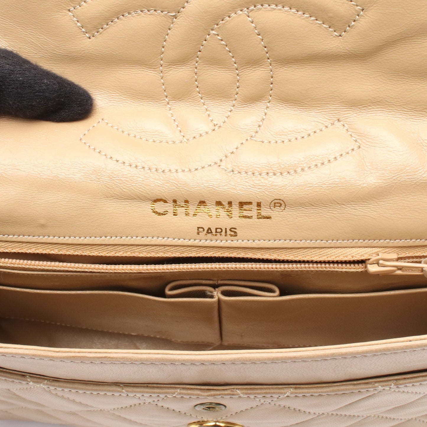 マトラッセ パリ限定 Wフラップ Wチェーンショルダーバッグ レザー ベージュ コンビ金具 シャネル バッグ CHANEL