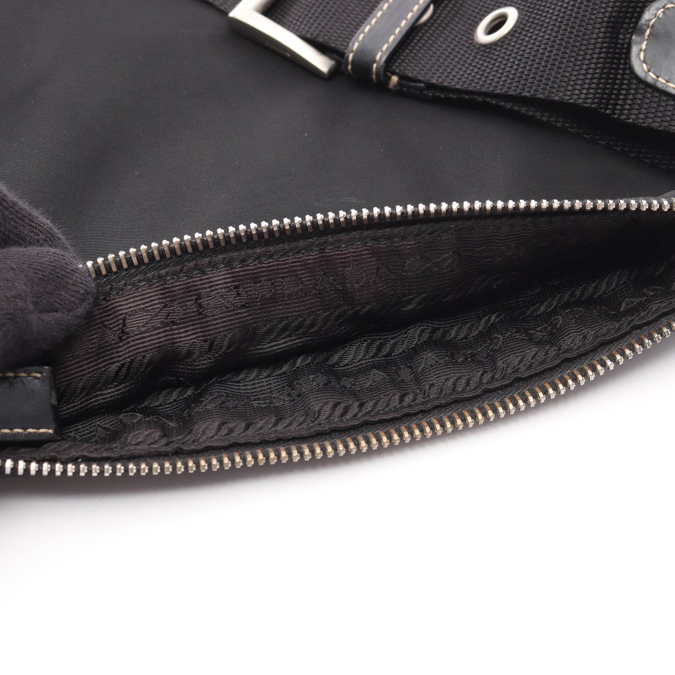 ショルダーバッグ ナイロン レザー ブラック 三角プレート プラダ – RECLO