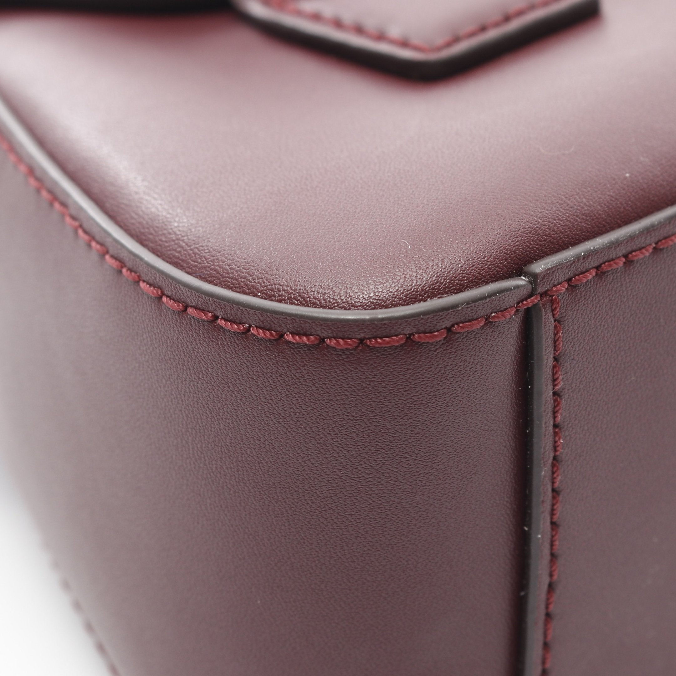 スモール サッチェル クロスボディ ハンドバッグ レザー ボルドー 2WAY