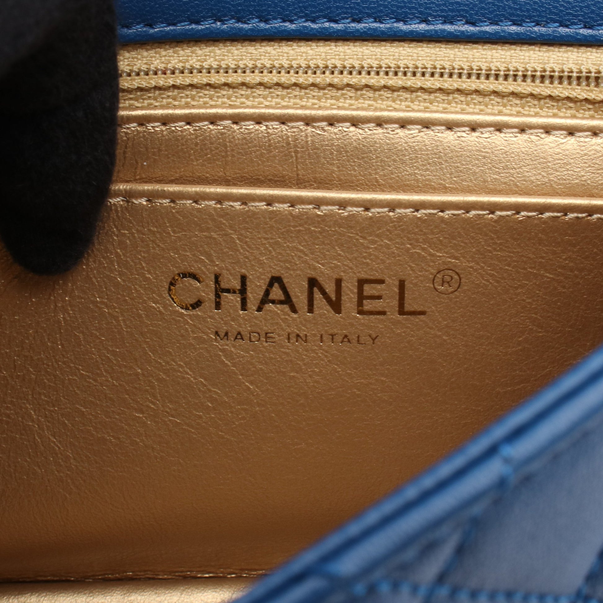 チェーンショルダーバッグ レザー ブルー ゴールド金具 シャネル バッグ CHANEL