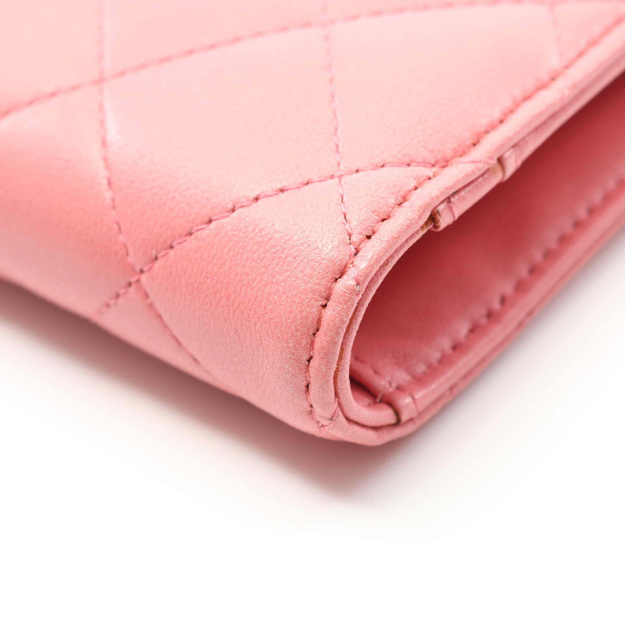 マトラッセ 二つ折り長財布 ラムスキン ピンク ゴールド金具 シャネル