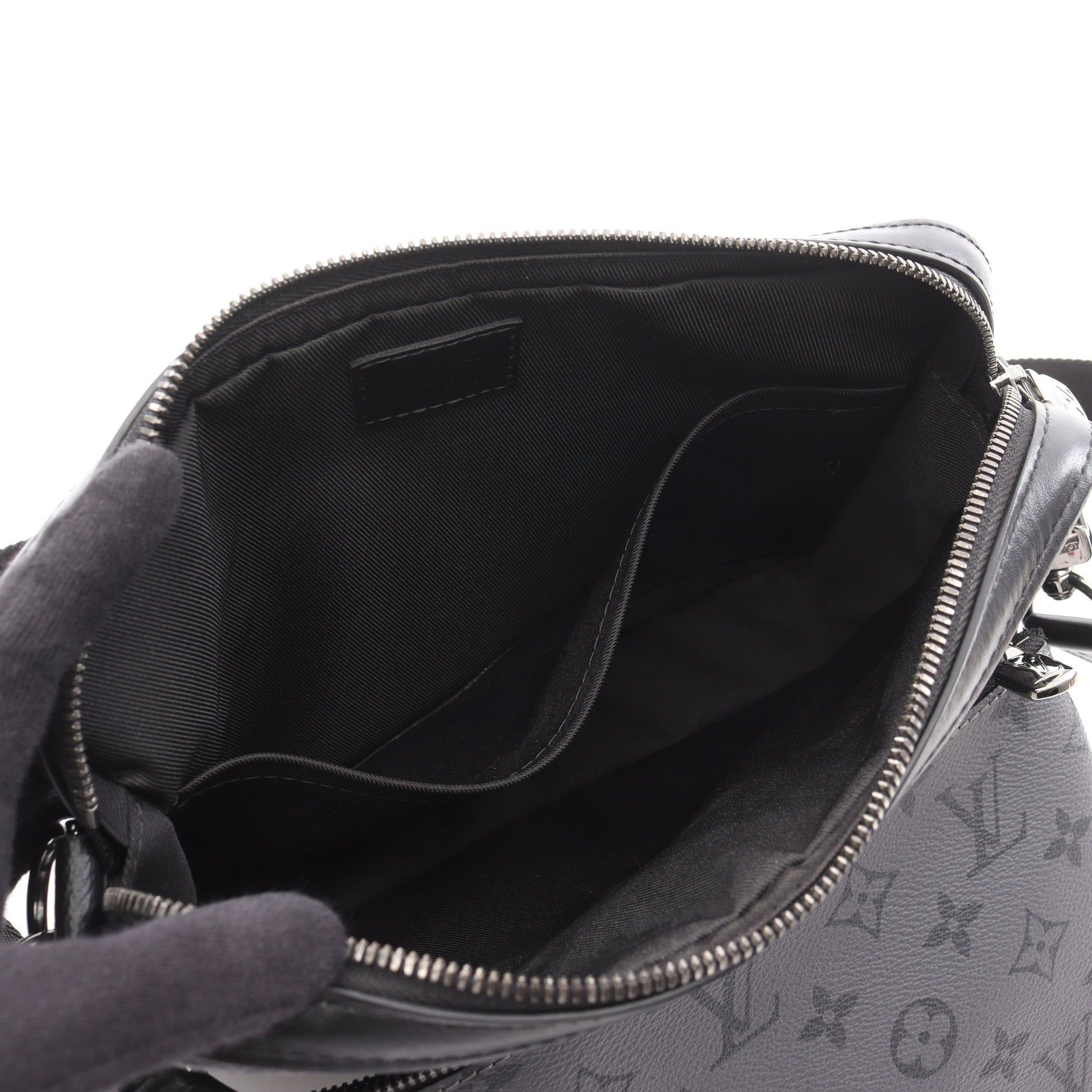 トリオ メッセンジャー モノグラム エクリプス ショルダーバッグ PVC レザー ブラック グレー ルイヴィトン バッグ LOUIS VUITTON