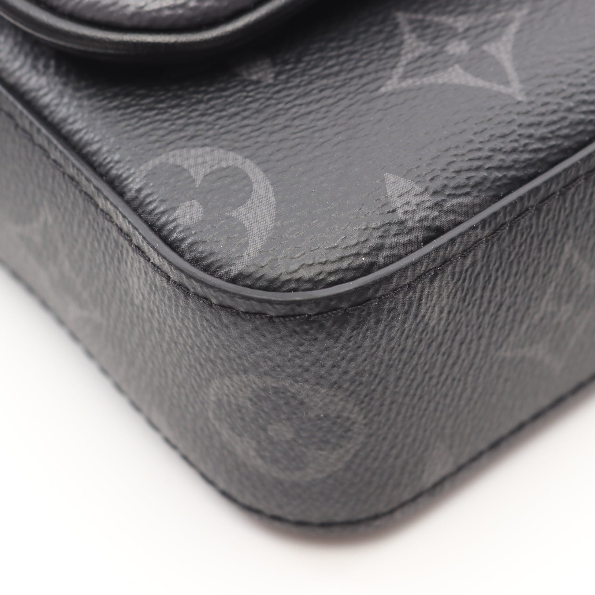トリオ メッセンジャー モノグラム エクリプス ショルダーバッグ PVC レザー ブラック グレー ルイヴィトン バッグ LOUIS VUITTON