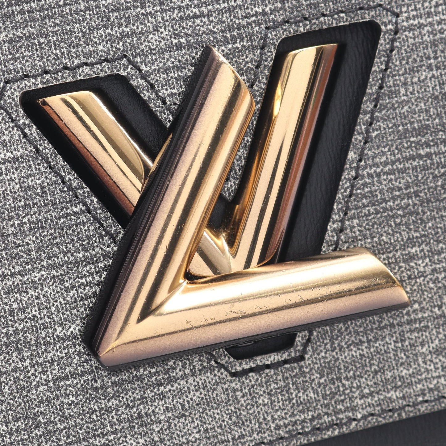 ツイストMM チェーンショルダーバッグ レザー ブラック グレー ルイヴィトン バッグ LOUIS VUITTON