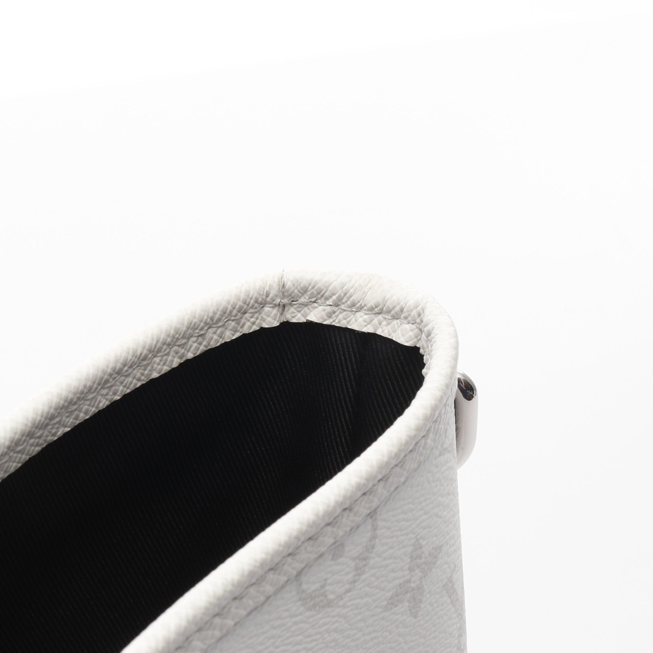 ルイヴィトン　トートバッグホワイトレザー ウィークエンド トートNM タイガラマ ブロン ハンドバッグ