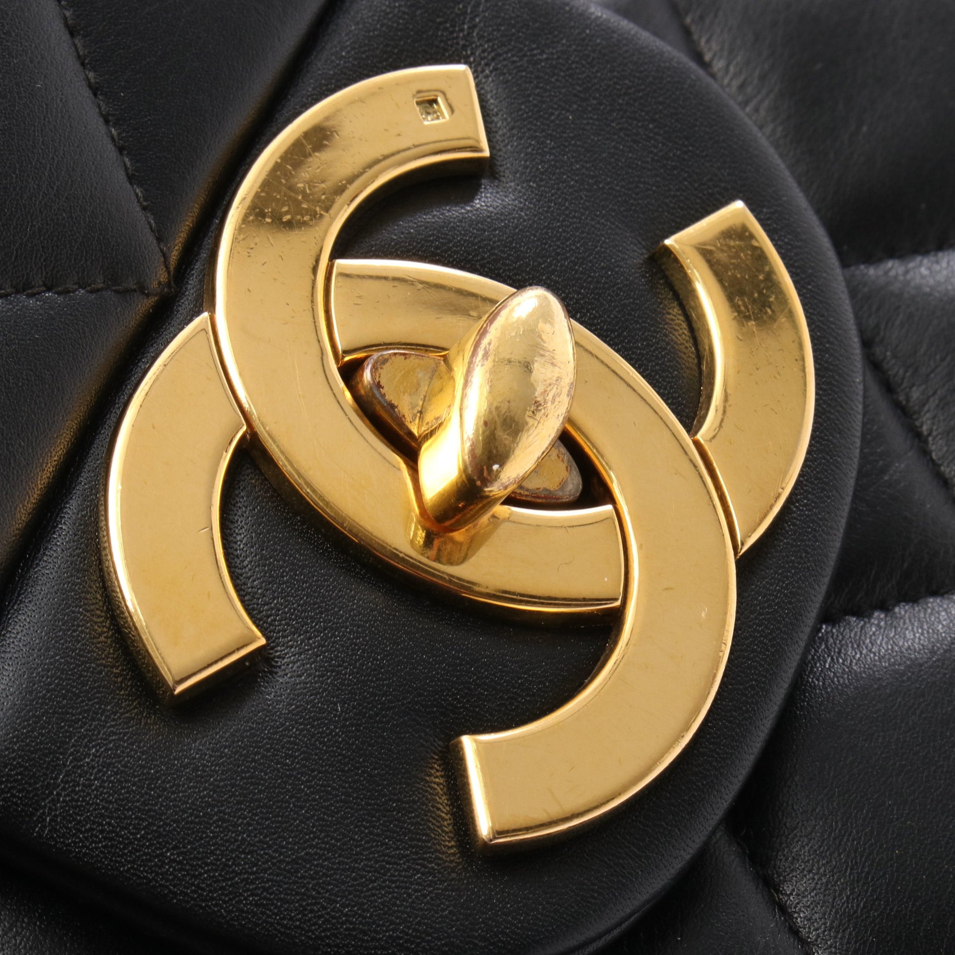 デカマトラッセ34 シングルフラップ Wチェーンショルダーバッグ ラムスキン ブラック ゴールド金具 シャネル バッグ CHANEL