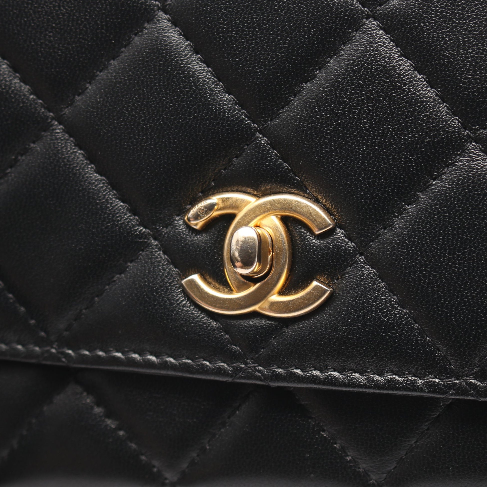 マトラッセ ループパールハンドル チェーンウォレット ラムスキン ブラック ゴールド金具 2WAY シャネル バッグ CHANEL