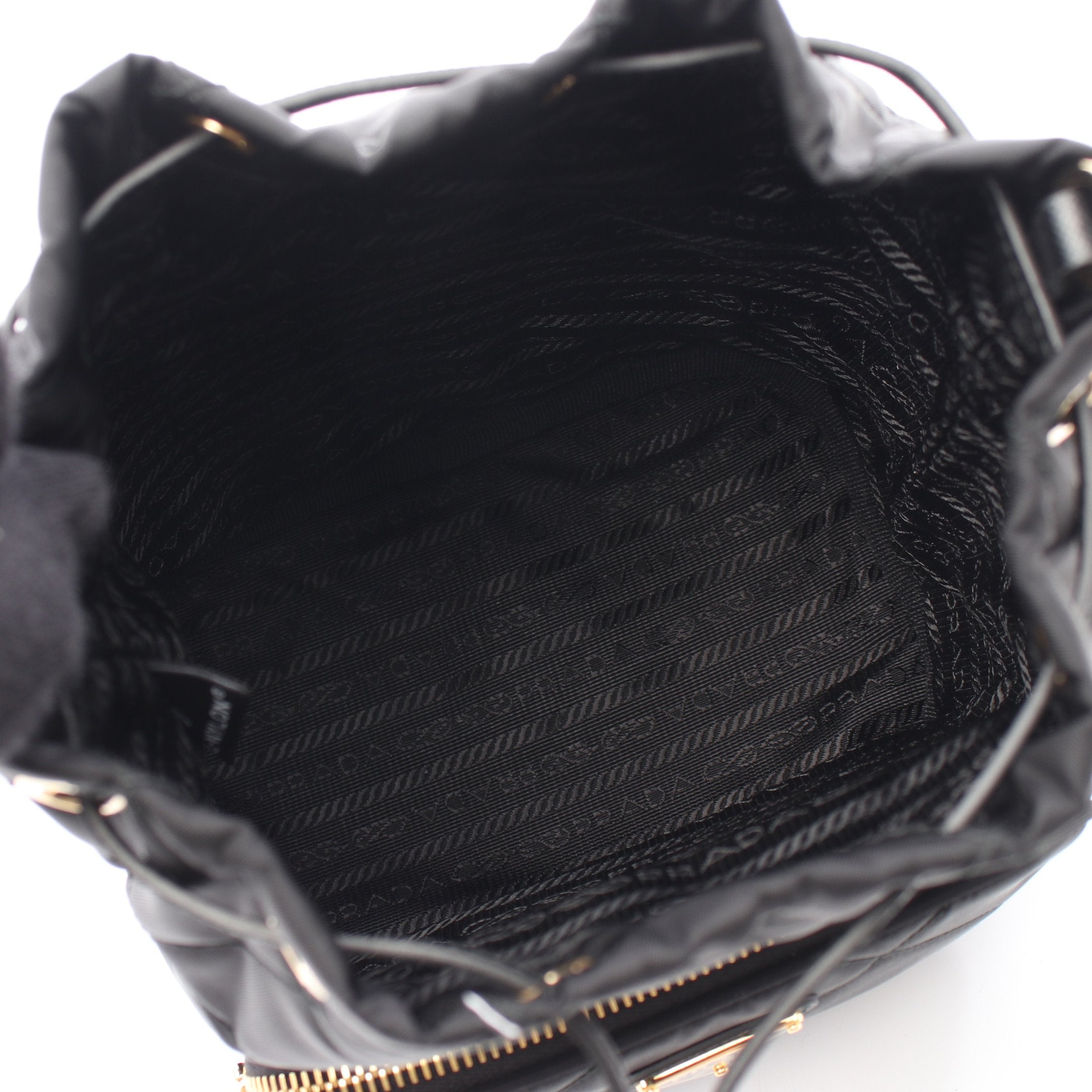 PRADA ブラック ナイロン プラダ ナイロン　サフィアーノレザー 巾着 PRADA ブラック ナイロン プラダ ナイロン サフィアーノレザー 巾着