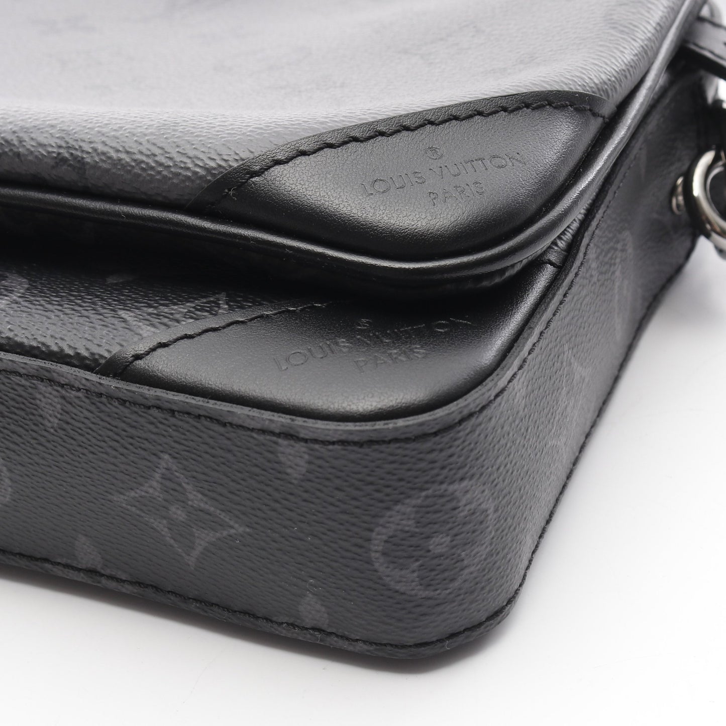 トリオ メッセンジャー モノグラム エクリプス ショルダーバッグ PVC レザー ブラック グレー ルイヴィトン バッグ LOUIS VUITTON