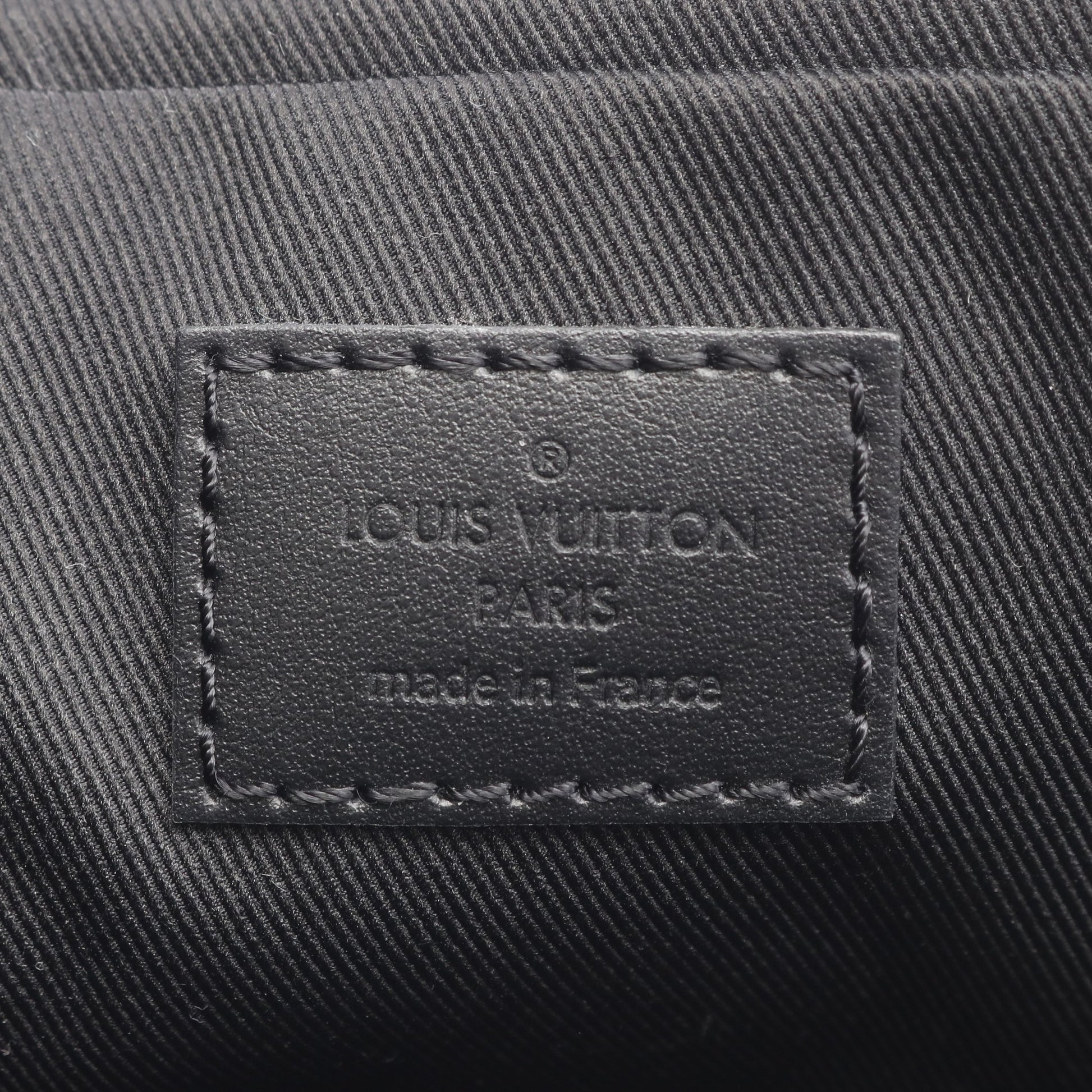 トリオ メッセンジャー モノグラム エクリプス ショルダーバッグ PVC レザー ブラック グレー ルイヴィトン バッグ LOUIS VUITTON