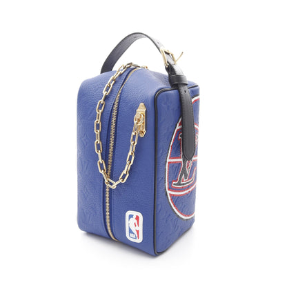 LOUIS VUITTON x NBA クローク ドップキット モノグラムエンボス セカンドバッグ ハンドバッグ レザー ブルー マルチカラー ルイヴィトン バッグ LOUIS VUITTON