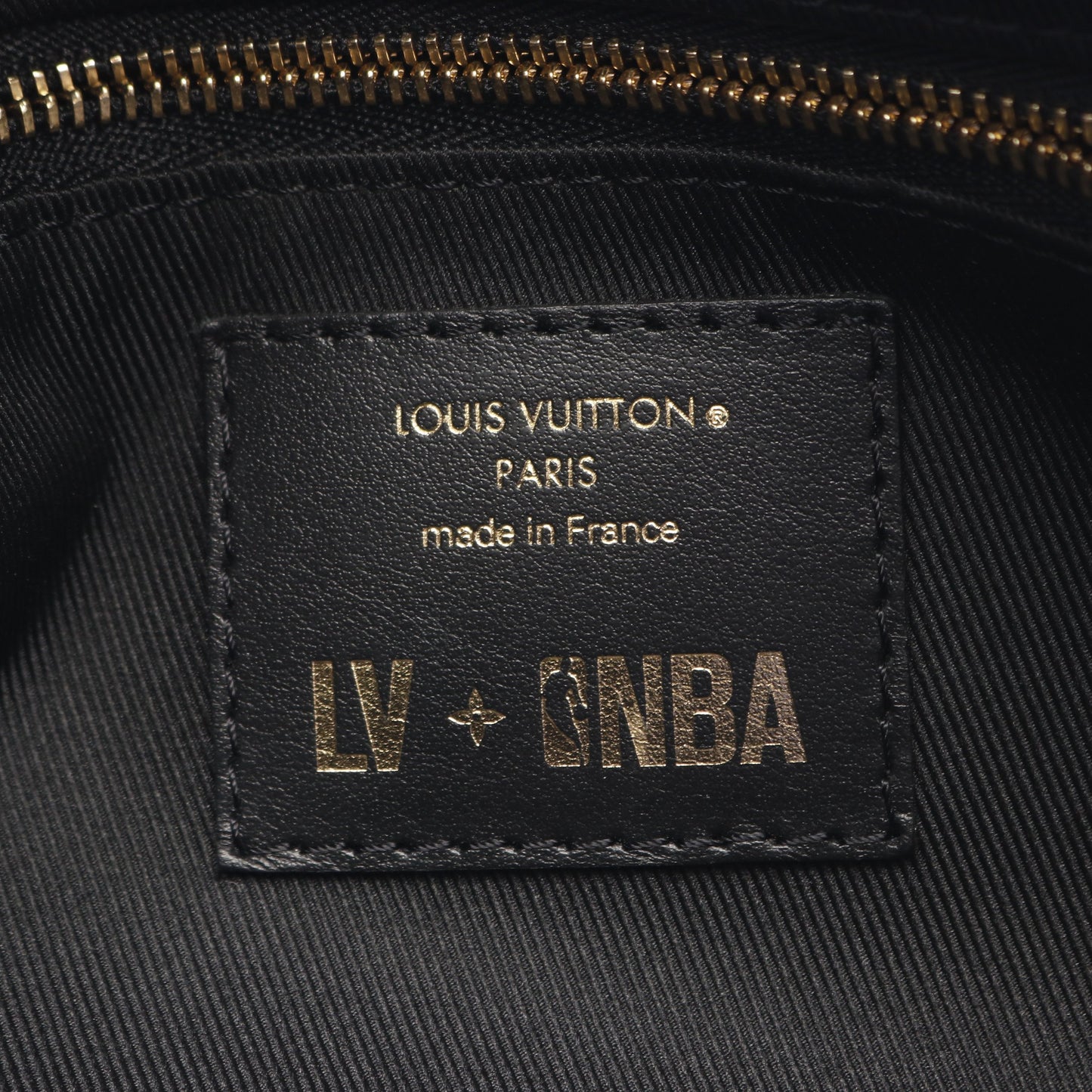 LOUIS VUITTON x NBA クローク ドップキット モノグラムエンボス セカンドバッグ ハンドバッグ レザー ブルー マルチカラー ルイヴィトン バッグ LOUIS VUITTON