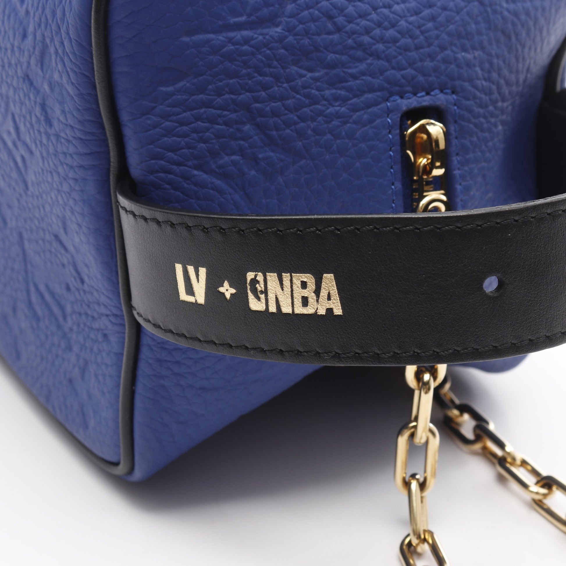 LOUIS VUITTON x NBA クローク ドップキット モノグラムエンボス セカンドバッグ ハンドバッグ レザー ブルー マルチカラー ルイヴィトン バッグ LOUIS VUITTON