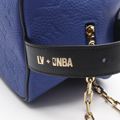 LOUIS VUITTON x NBA クローク ドップキット モノグラムエンボス セカンドバッグ ハンドバッグ レザー ブルー マルチカラー ルイヴィトン バッグ LOUIS VUITTON