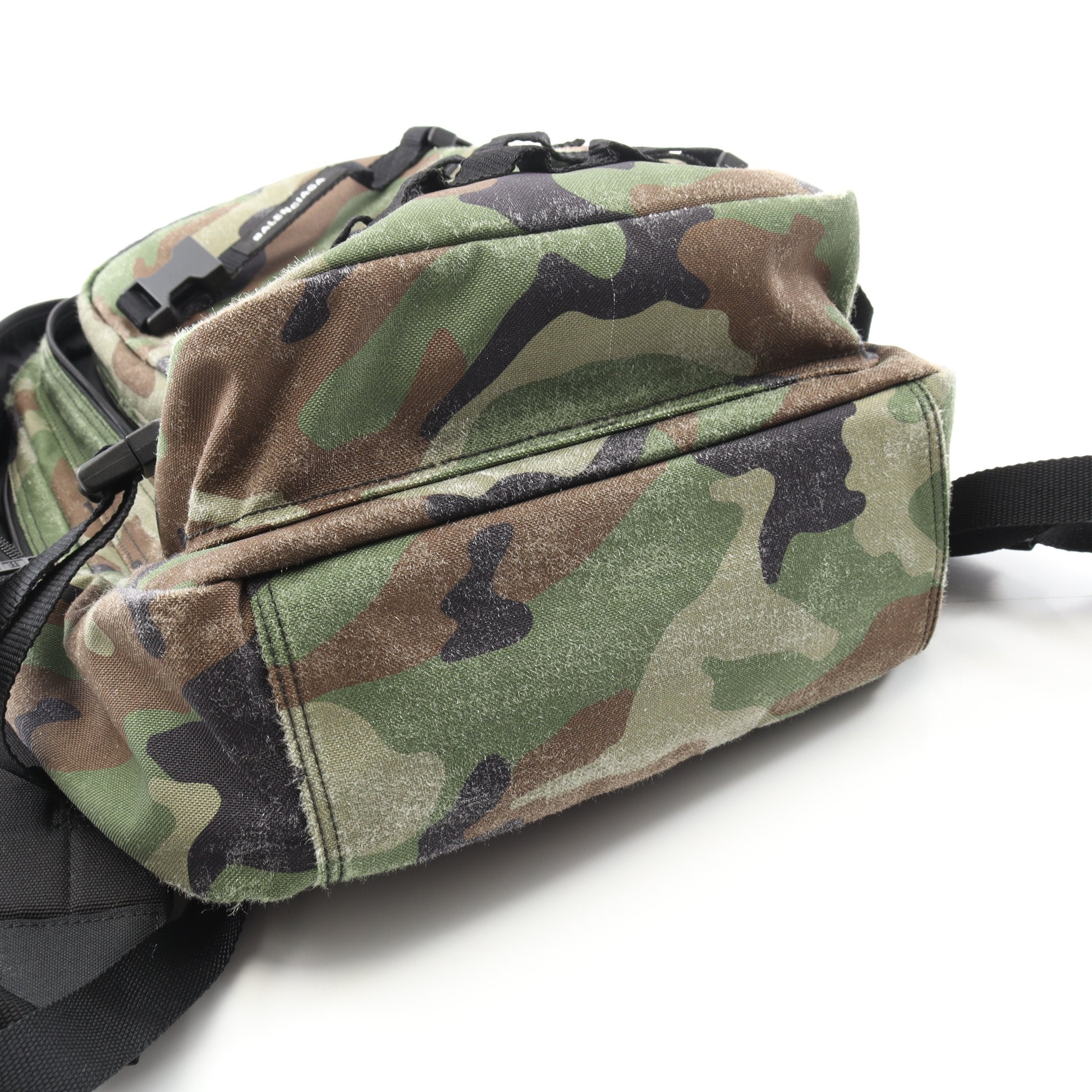 BALENCIAGA 迷彩 camoバックパック Balenciaga Explorer Backpack Camo Print | Saks Fifth Avenue