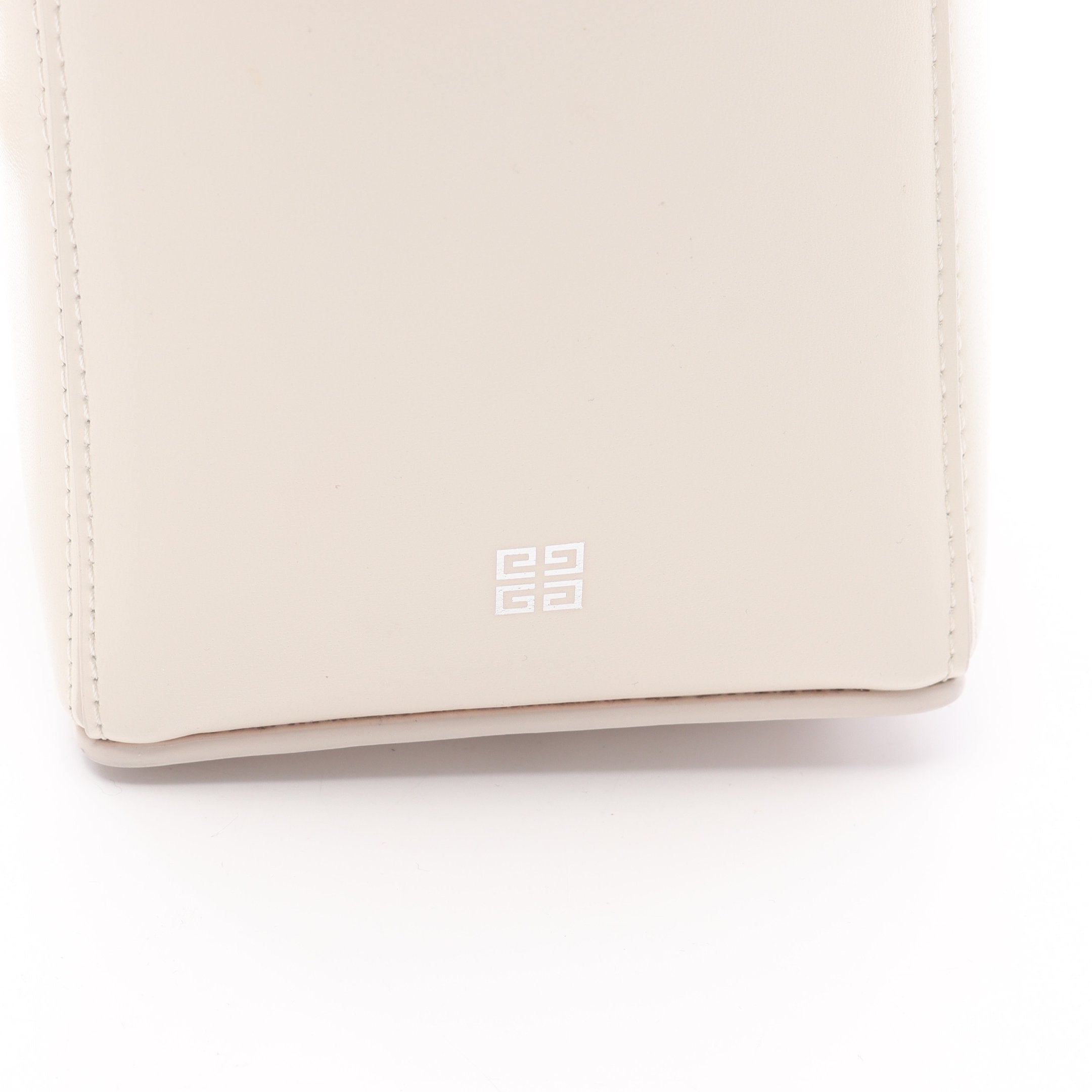 カットアウト ミニ ハンドバッグ レザー ホワイト 2WAY カットアウト ミニ ハンドバッグ レザー ホワイト 2WAY