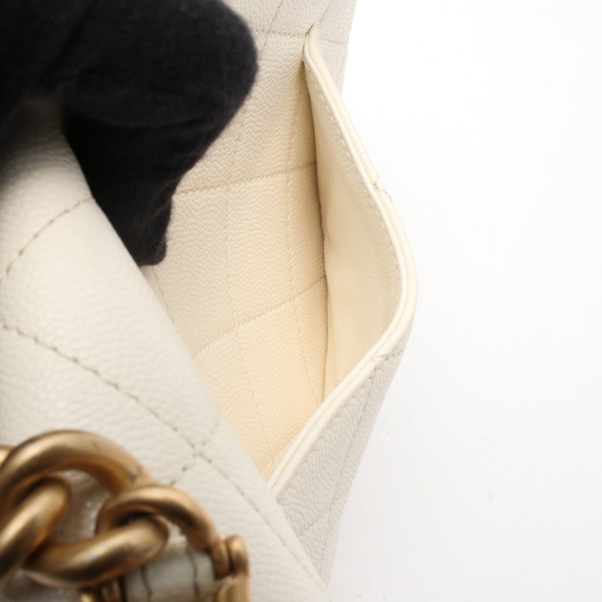 チェーンショルダーバッグ キャビアスキン オフホワイト ゴールド金具 シャネル バッグ CHANEL