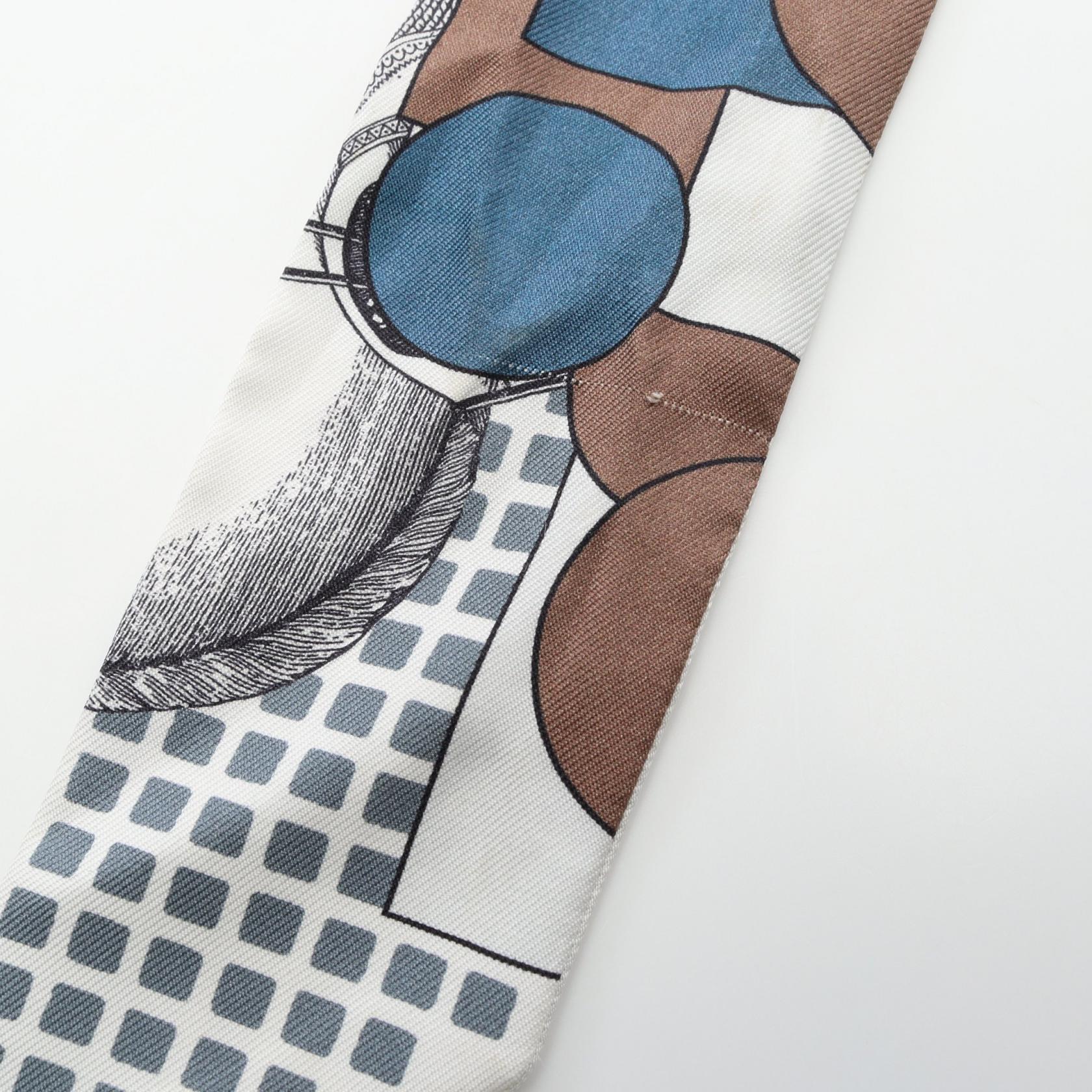 エルメス HERMES ツイリー CAVALIER EN FORMES スカーフ 衣料品 シルク シルク レディース ホワイト系 / ブルー系 / マルチカラー 【中古】 ツイリー CAVALIER EN FORMES リボン スカーフ シルク ホワイト ブルー