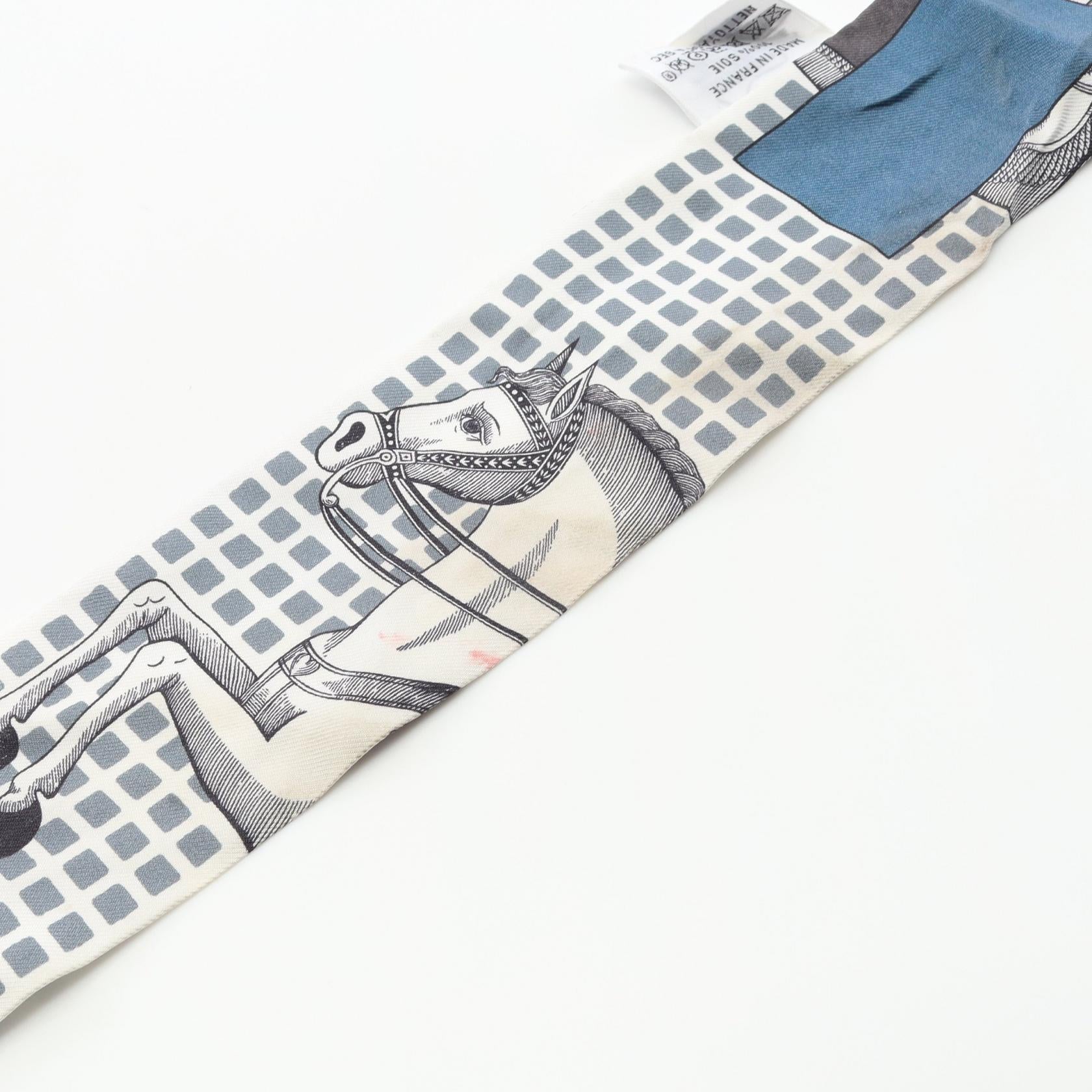 エルメス HERMES ツイリー CAVALIER EN FORMES スカーフ 衣料品 シルク シルク レディース ホワイト系 / ブルー系 / マルチカラー 【中古】 ツイリー CAVALIER EN FORMES リボン スカーフ シルク ホワイト ブルー