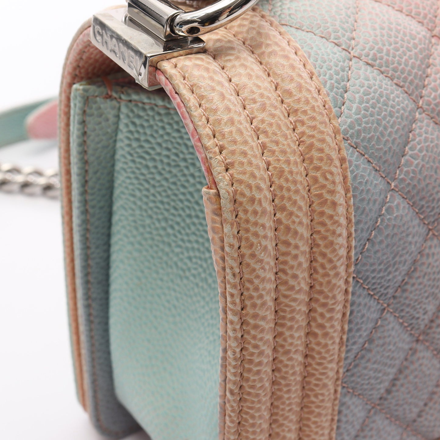 ボーイシャネル レインボー チェーンショルダーバッグ キャビアスキン ピンク ライトブルー シルバー金具 シャネル バッグ CHANEL