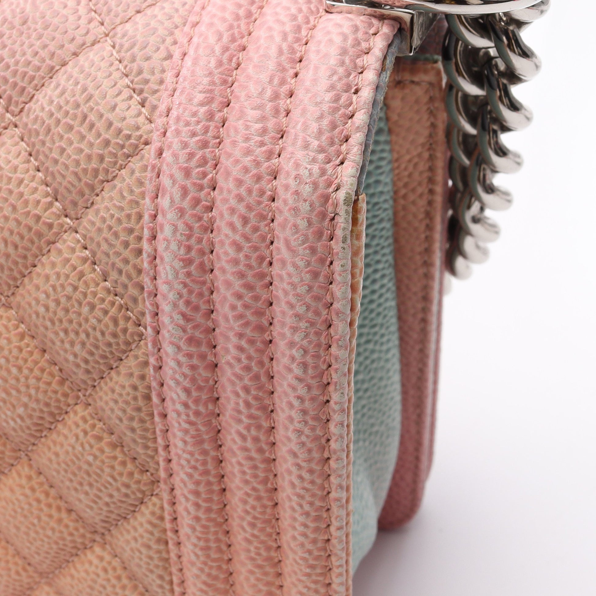 ボーイシャネル レインボー チェーンショルダーバッグ キャビアスキン ピンク ライトブルー シルバー金具 シャネル バッグ CHANEL