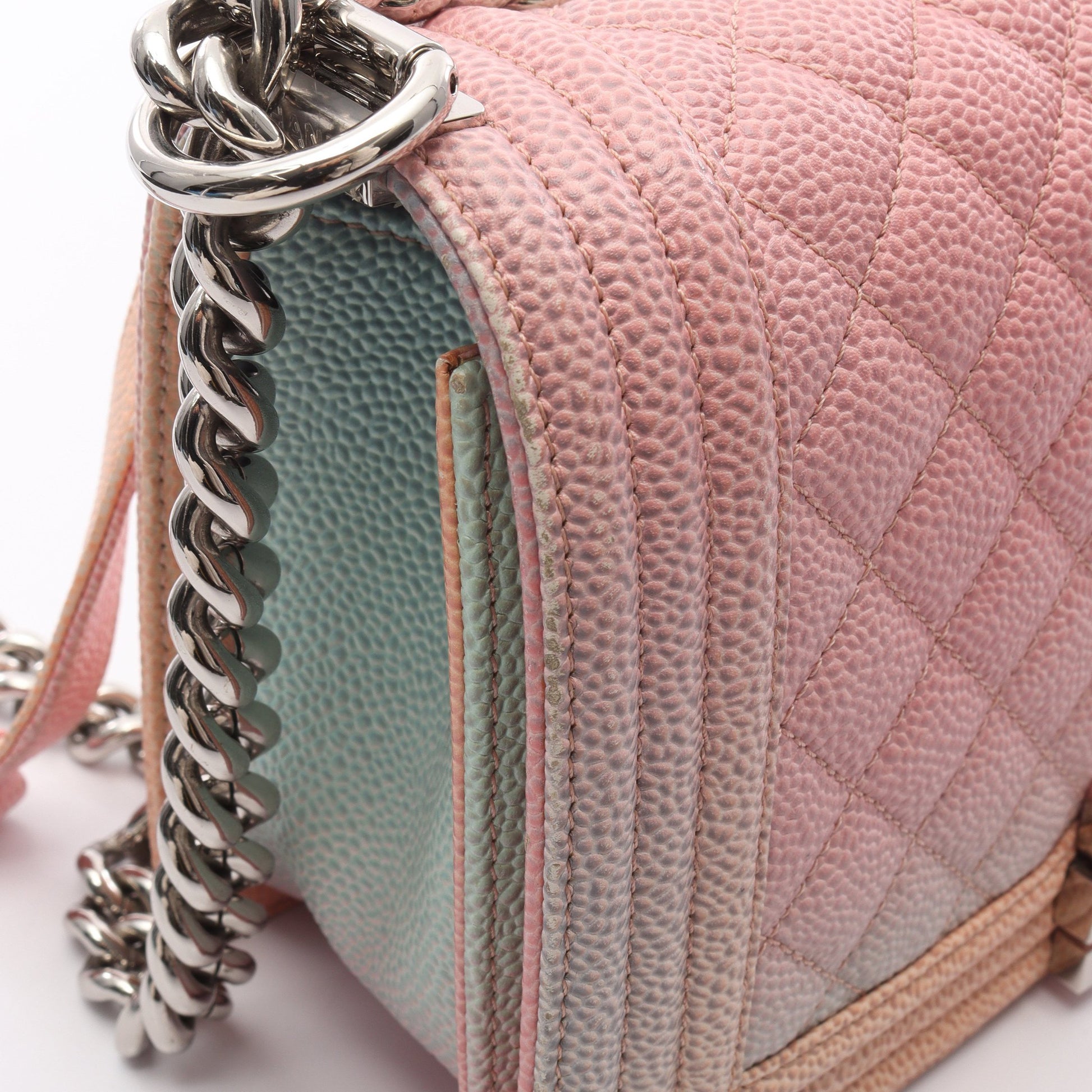 ボーイシャネル レインボー チェーンショルダーバッグ キャビアスキン ピンク ライトブルー シルバー金具 シャネル バッグ CHANEL