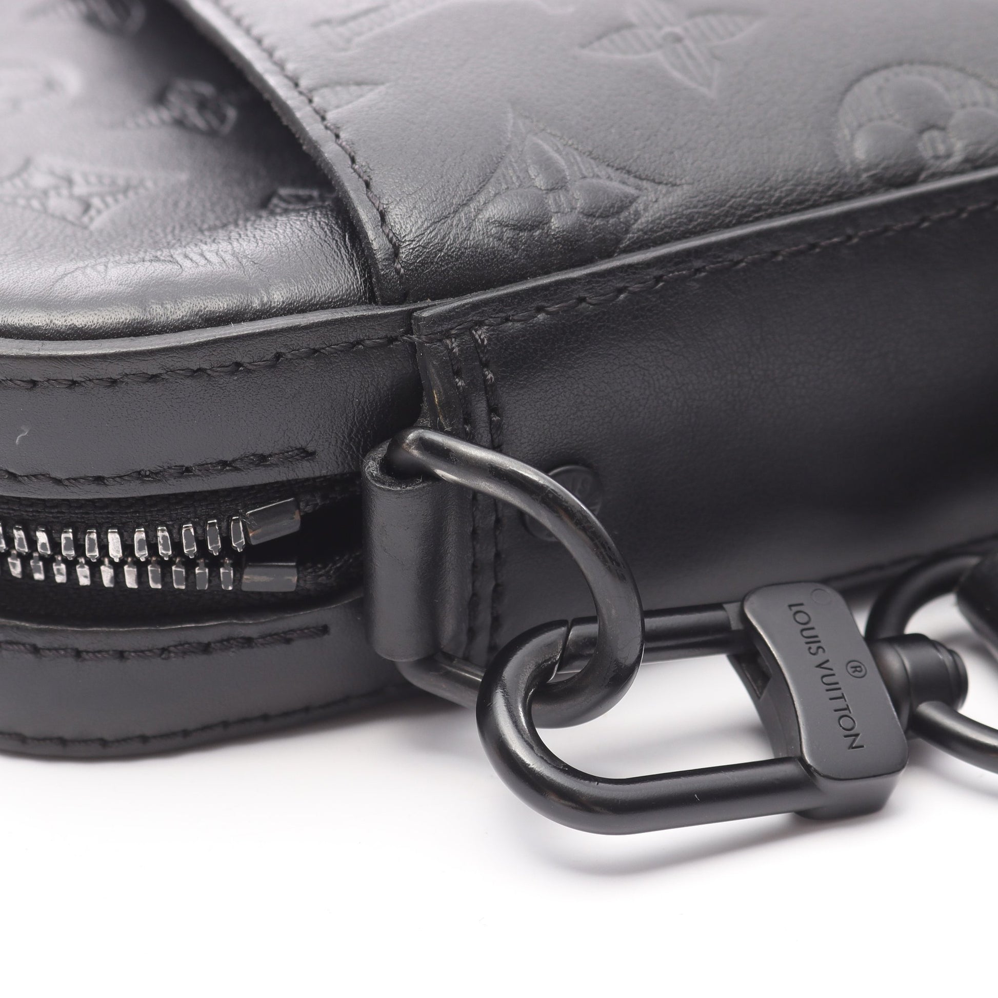 デュオ メッセンジャー モノグラムシャドウ ノワール ショルダーバッグ  