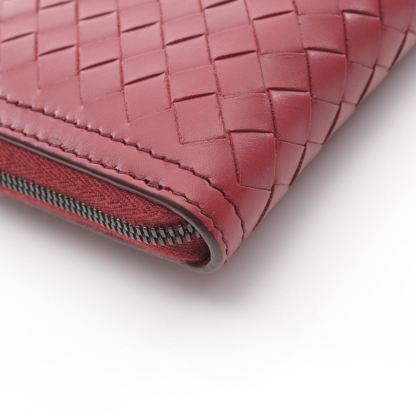 イントレチャート ラウンドファスナー長財布 レザー レッド ボッテガヴェネタ 財布・小物 BOTTEGA VENETA