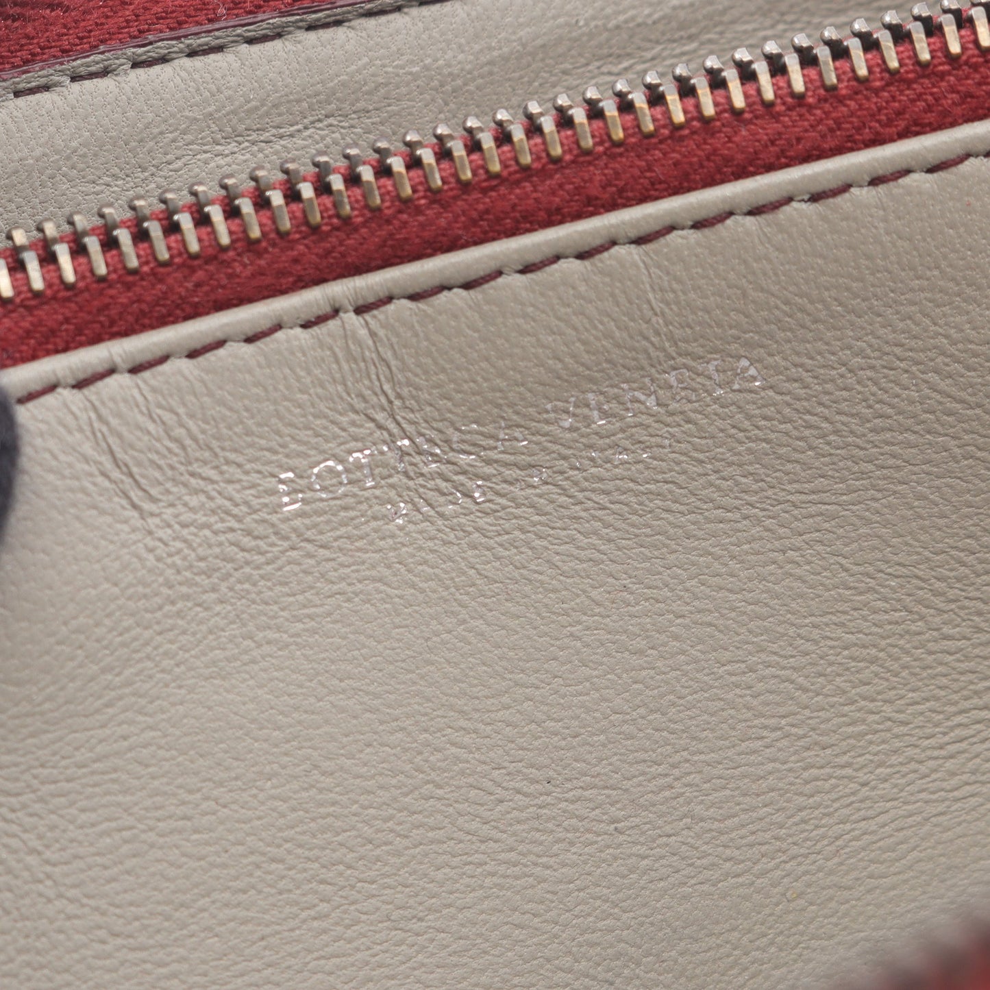 イントレチャート ラウンドファスナー長財布 レザー レッド ボッテガヴェネタ 財布・小物 BOTTEGA VENETA