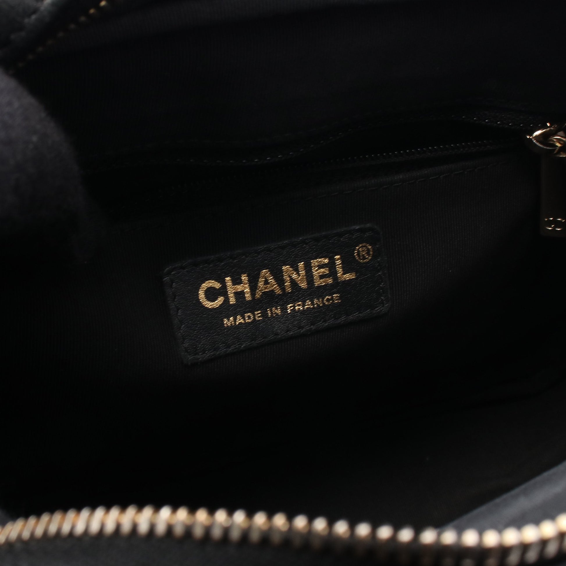 Vステッチ シェブロン チェーンショルダーバッグ ラムスキン ブラック ゴールド金具 シャネル バッグ CHANEL