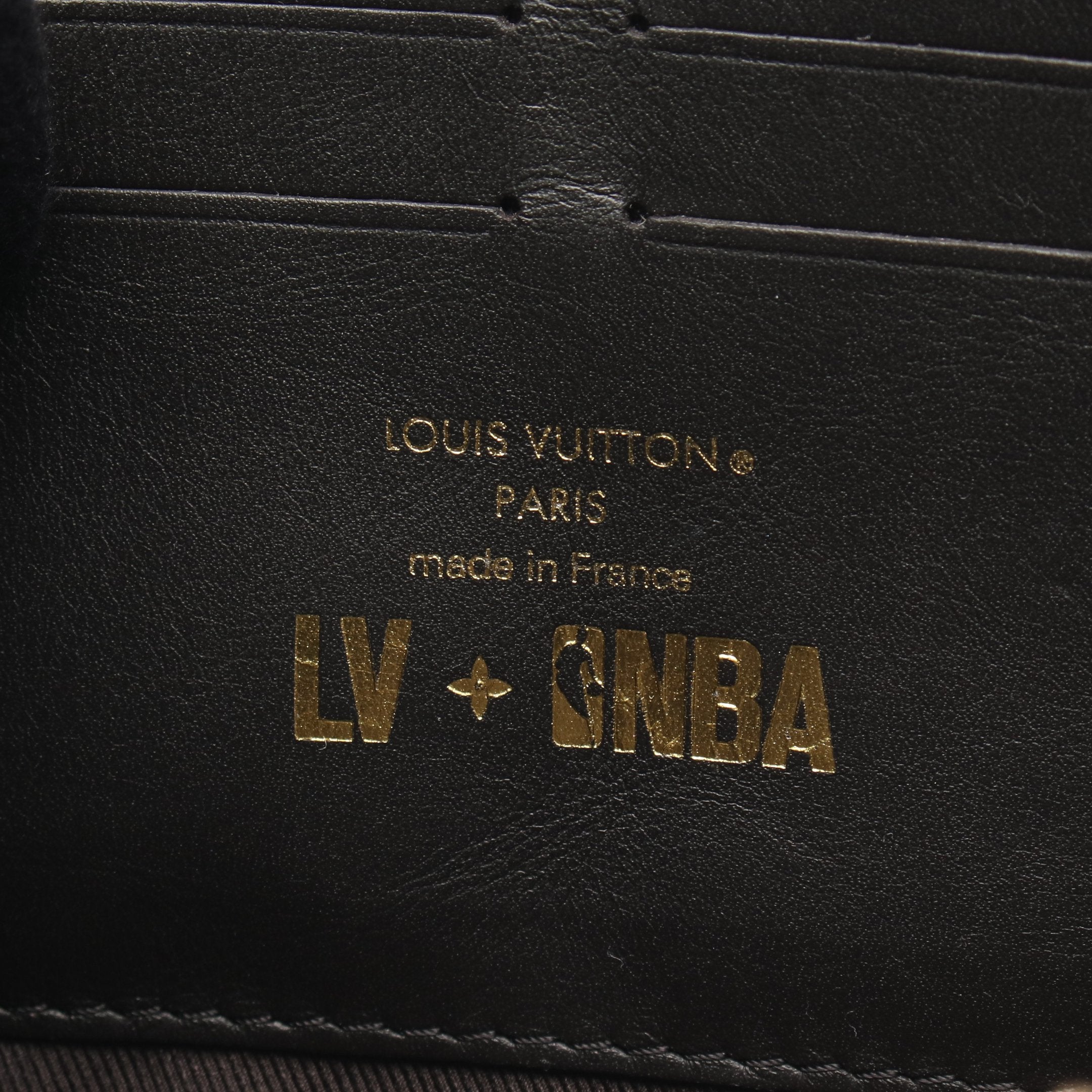 LOUIS VUITTON × NBA ソフトトランク モノグラム ショルダーバッグ