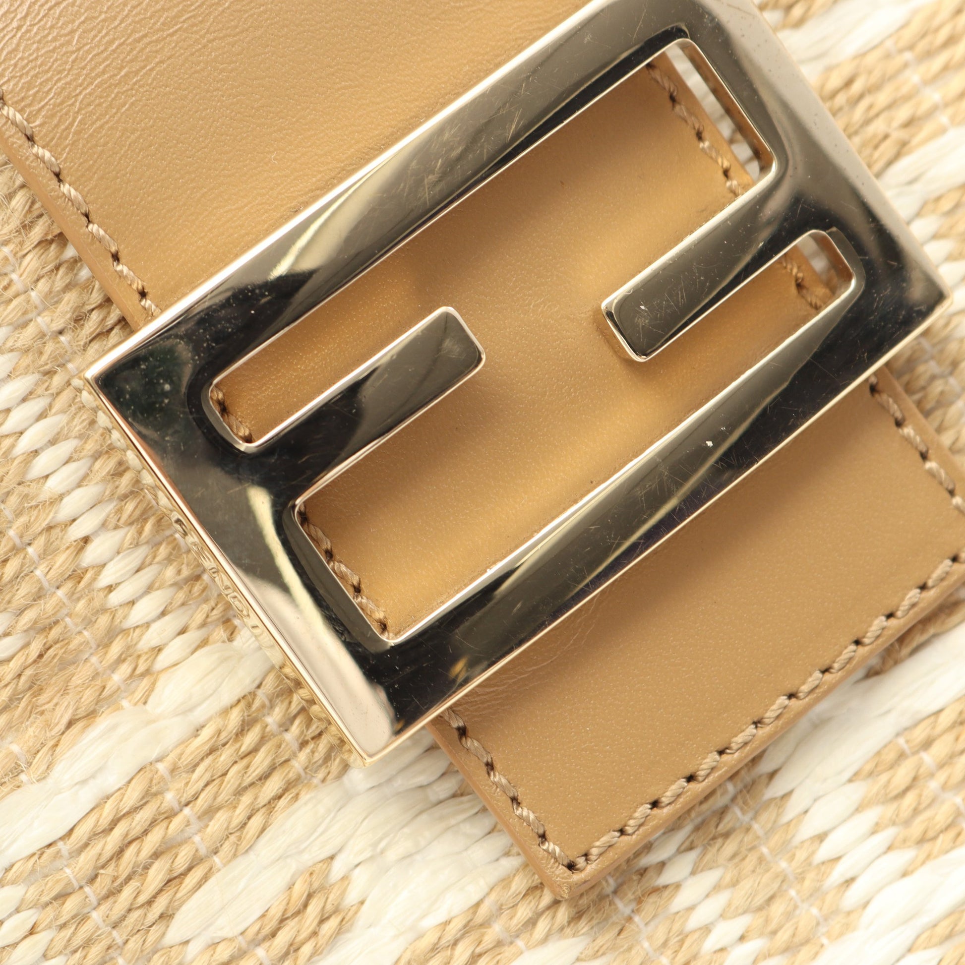 マンマバケット ハンドバッグ ラフィア レザー ホワイト ベージュ フェンディ バッグ FENDI