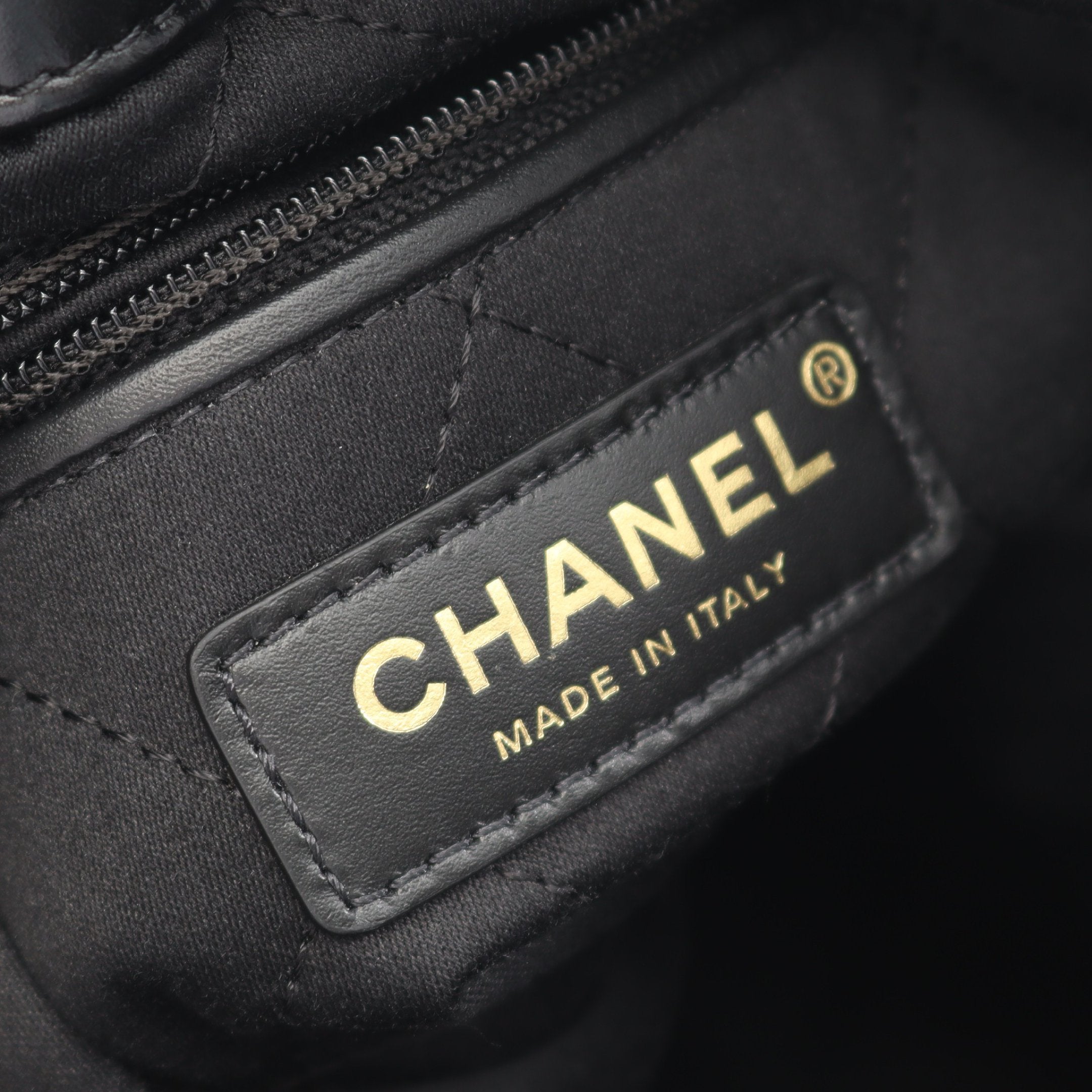 シャネル22 バックパック ナップサック レザー ブラック ホワイト