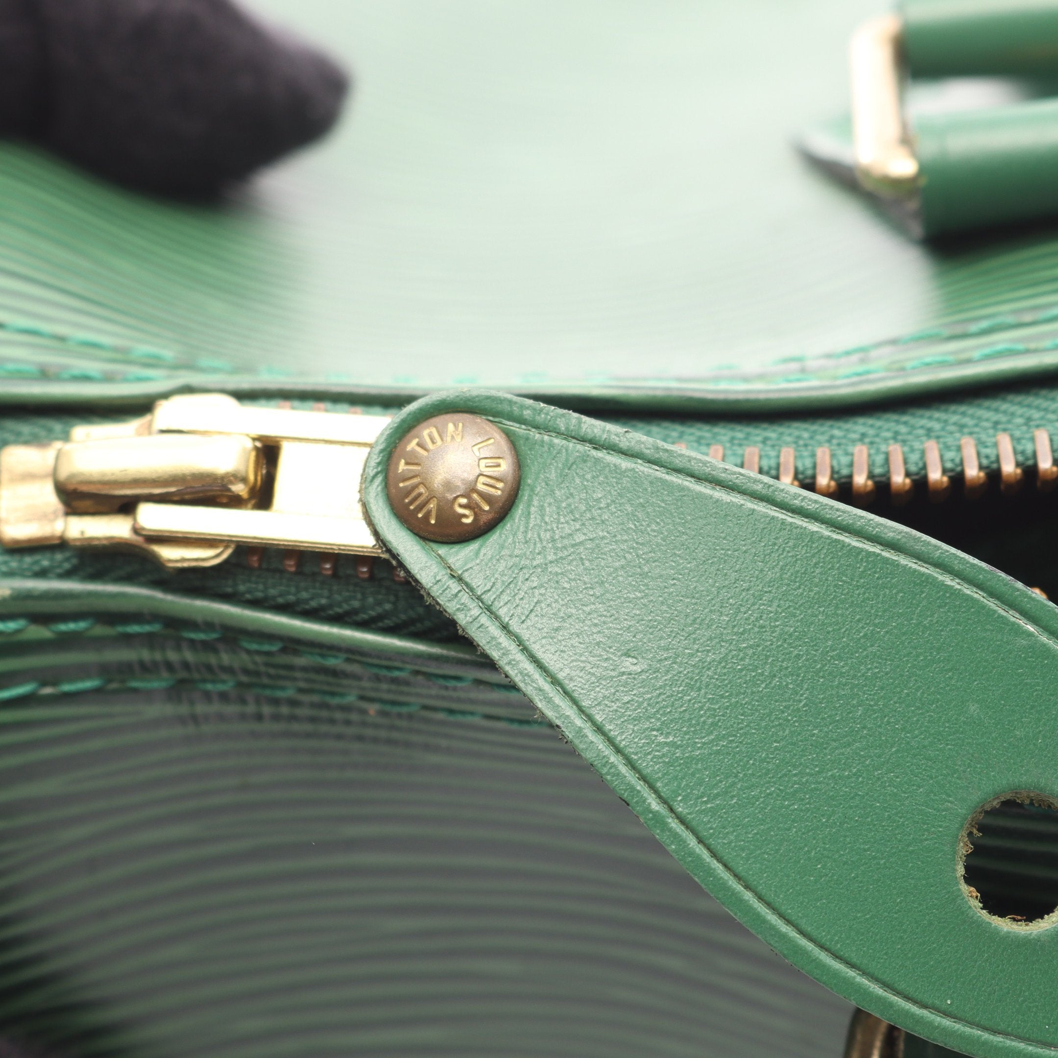 LOUIS VUITTON ルイヴィトン ハンドバッグ ネオスピーディ グリーン ルイ ヴィトン エピ スピーディ 30 ポルネオグリーン M43004