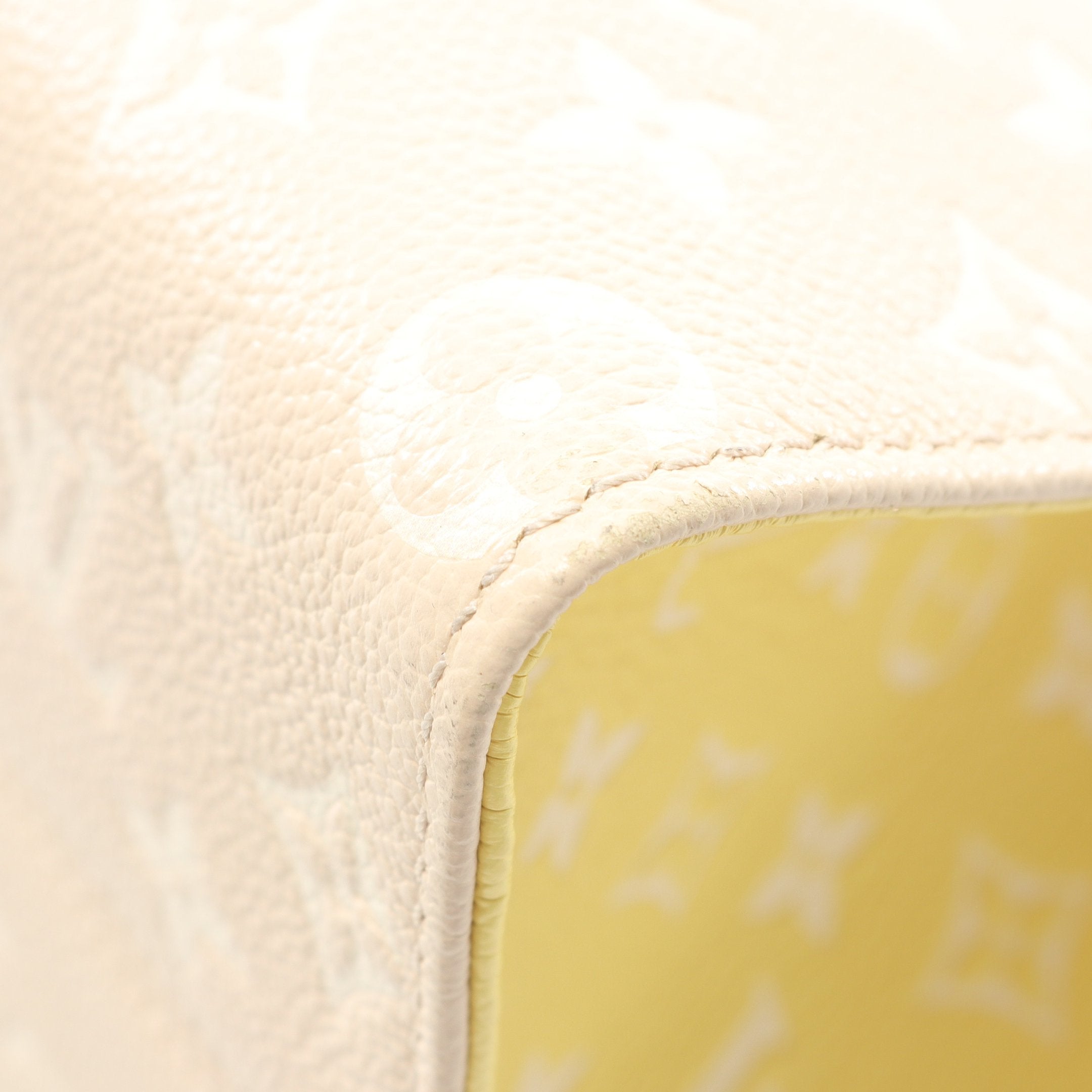 オンザゴーMM モノグラムアンプラント ローズベージュ ハンドバッグ