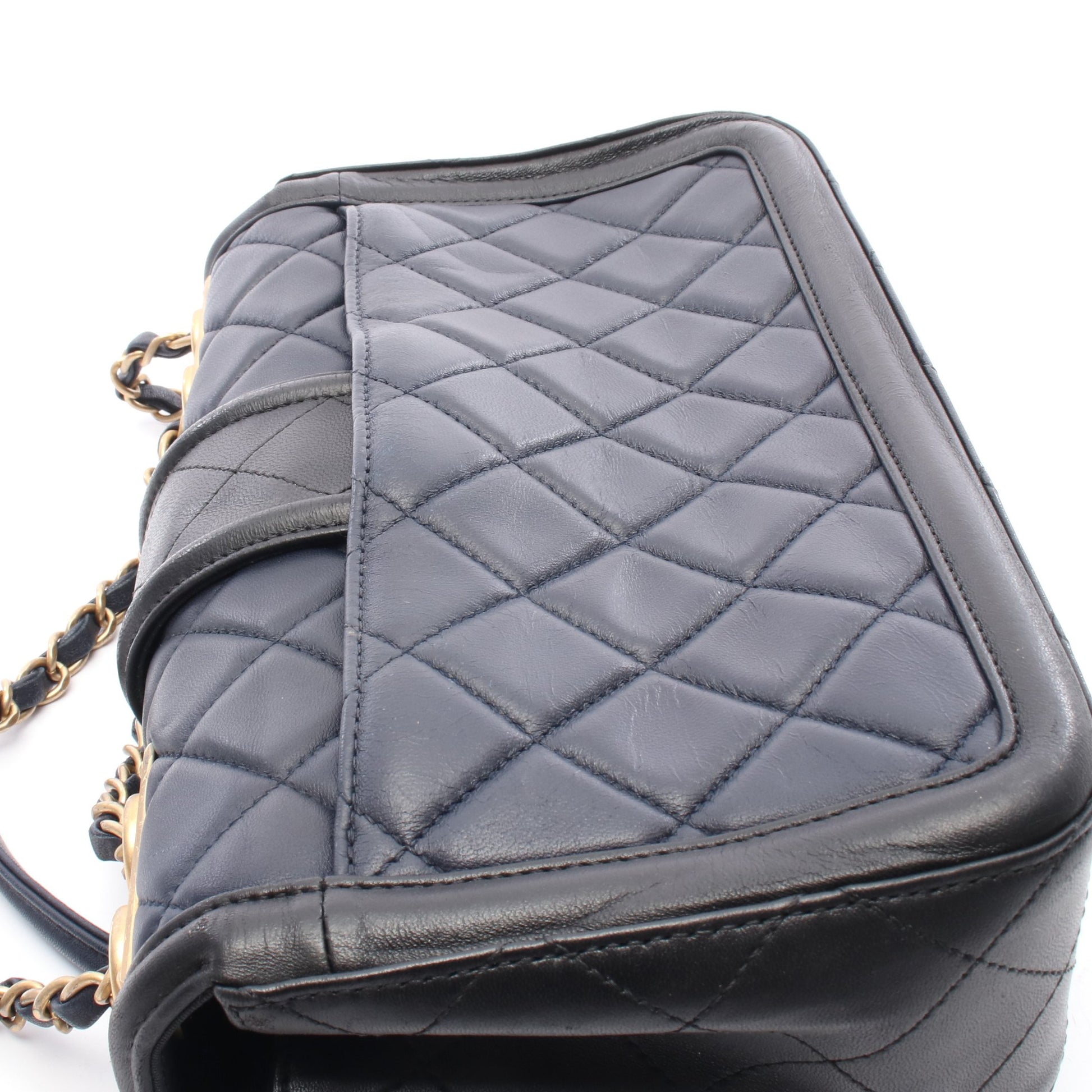 マトラッセ チェーンショルダーバッグ ラムスキン ネイビー ブラック ゴールド金具 シャネル バッグ CHANEL