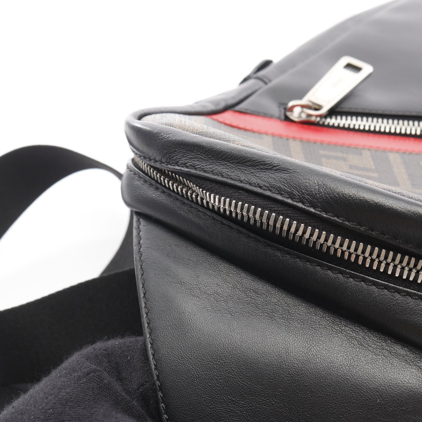 ズッカ ボディバッグ PVC レザー ブラック ブラウン レッド フェンディ バッグ FENDI