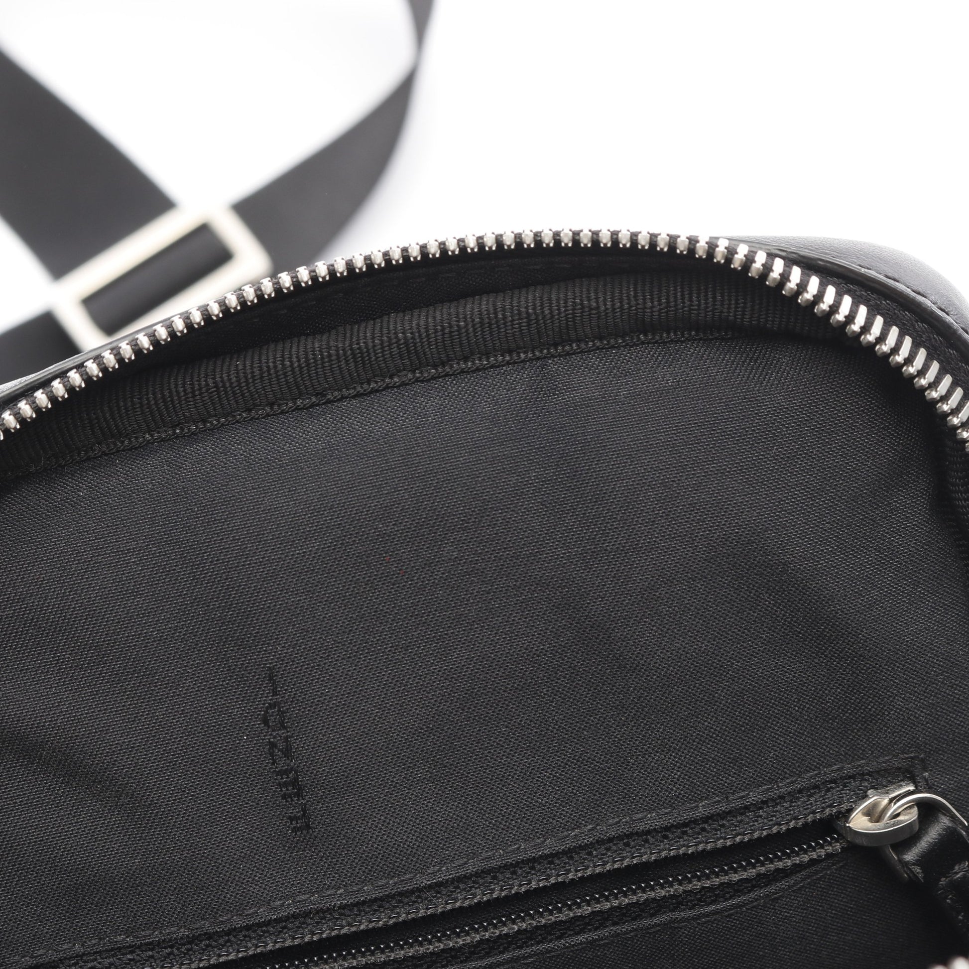 ズッカ ボディバッグ PVC レザー ブラック ブラウン レッド フェンディ バッグ FENDI