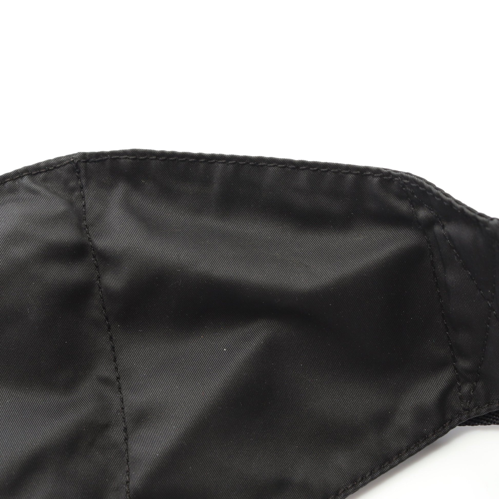 ボディバッグ ウエストバッグ ナイロン ブラック 三角プレート プラダ バッグ PRADA