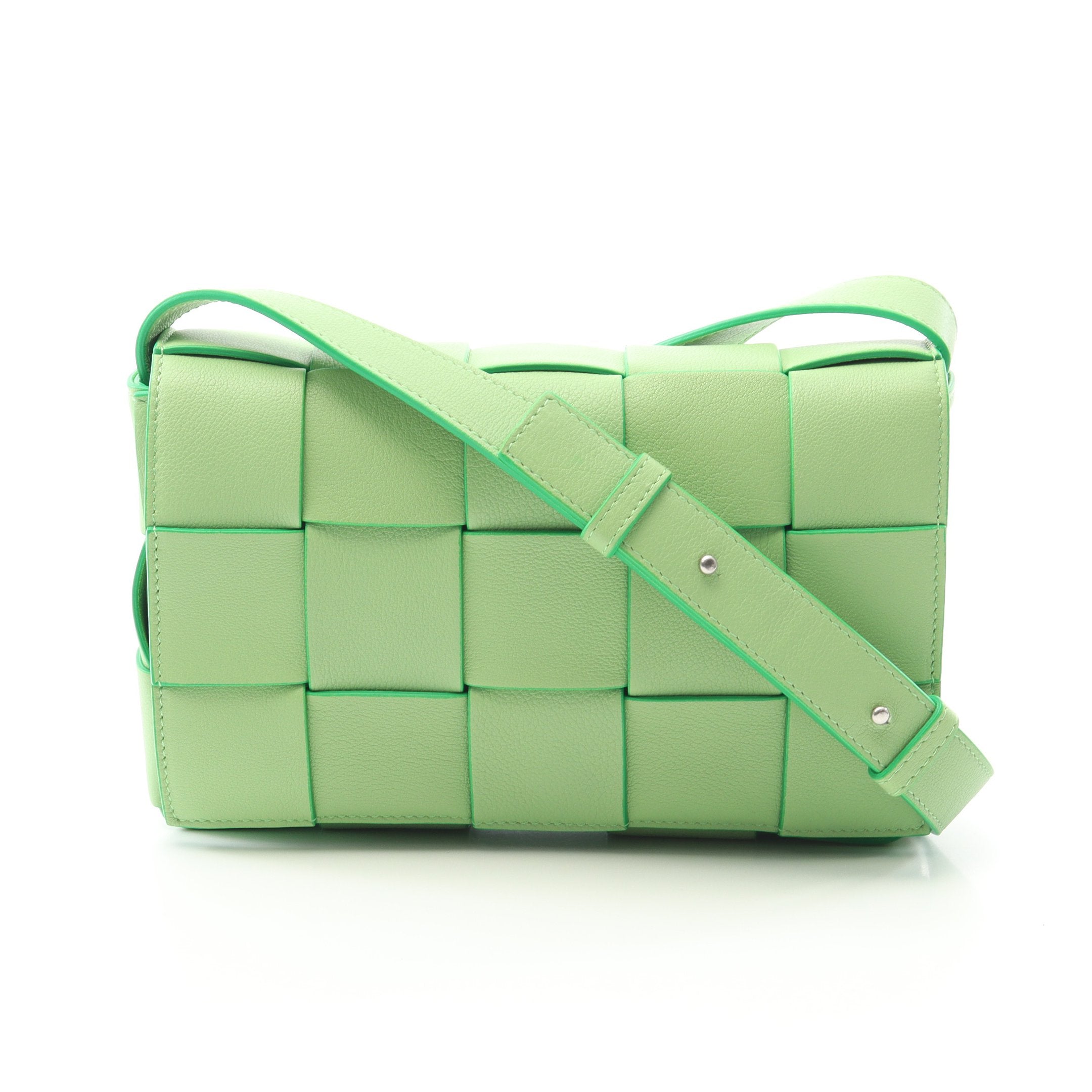 イントレチャート レザーショルダーバッグ カセット グリーン ボッテガ