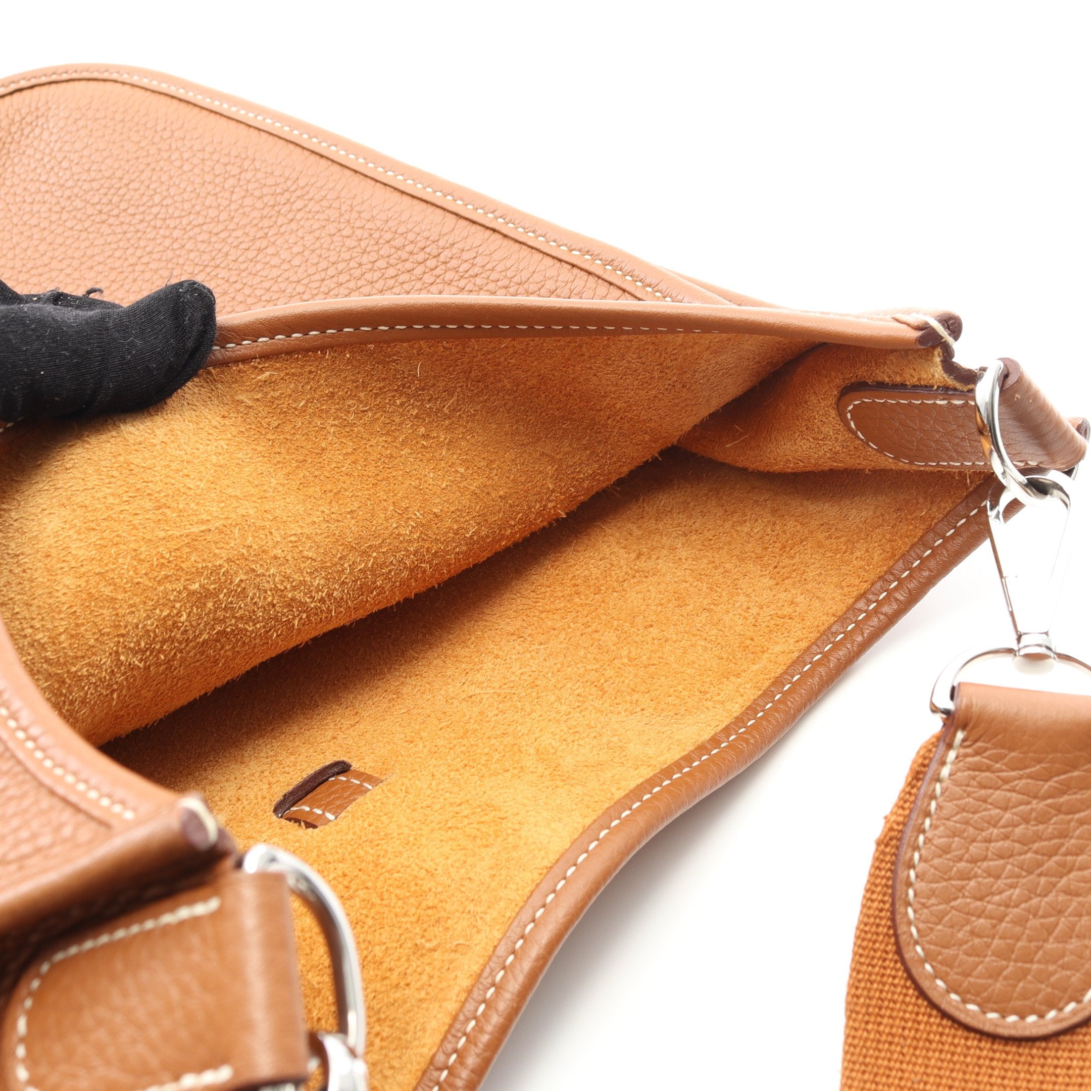 エルメス HERMES エヴリン 3 トロワ PM ゴールド ショルダーバッグ バッグ トリヨンクレマンス トリヨンクレマンス K刻印（2025年製造） レディース ブラウン系 【中古】 エヴリン 3 トロワ PM ゴールド ショルダーバッグ トリヨンクレマンス