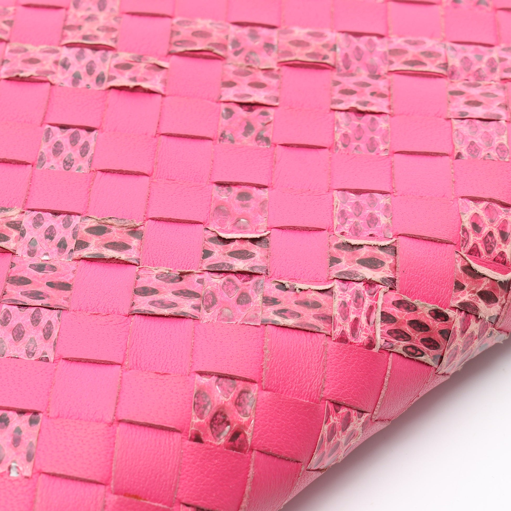 イントレチャート ラウンドファスナー長財布 レザー パイソン ピンク  