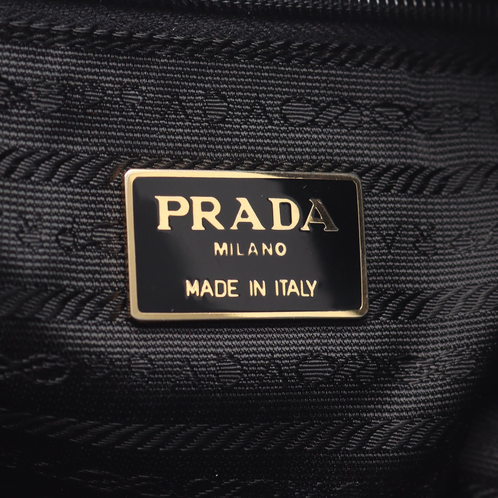 Re-Nylon ショルダーバッグ ナイロン ブラック 三角プレート プラダ バッグ PRADA