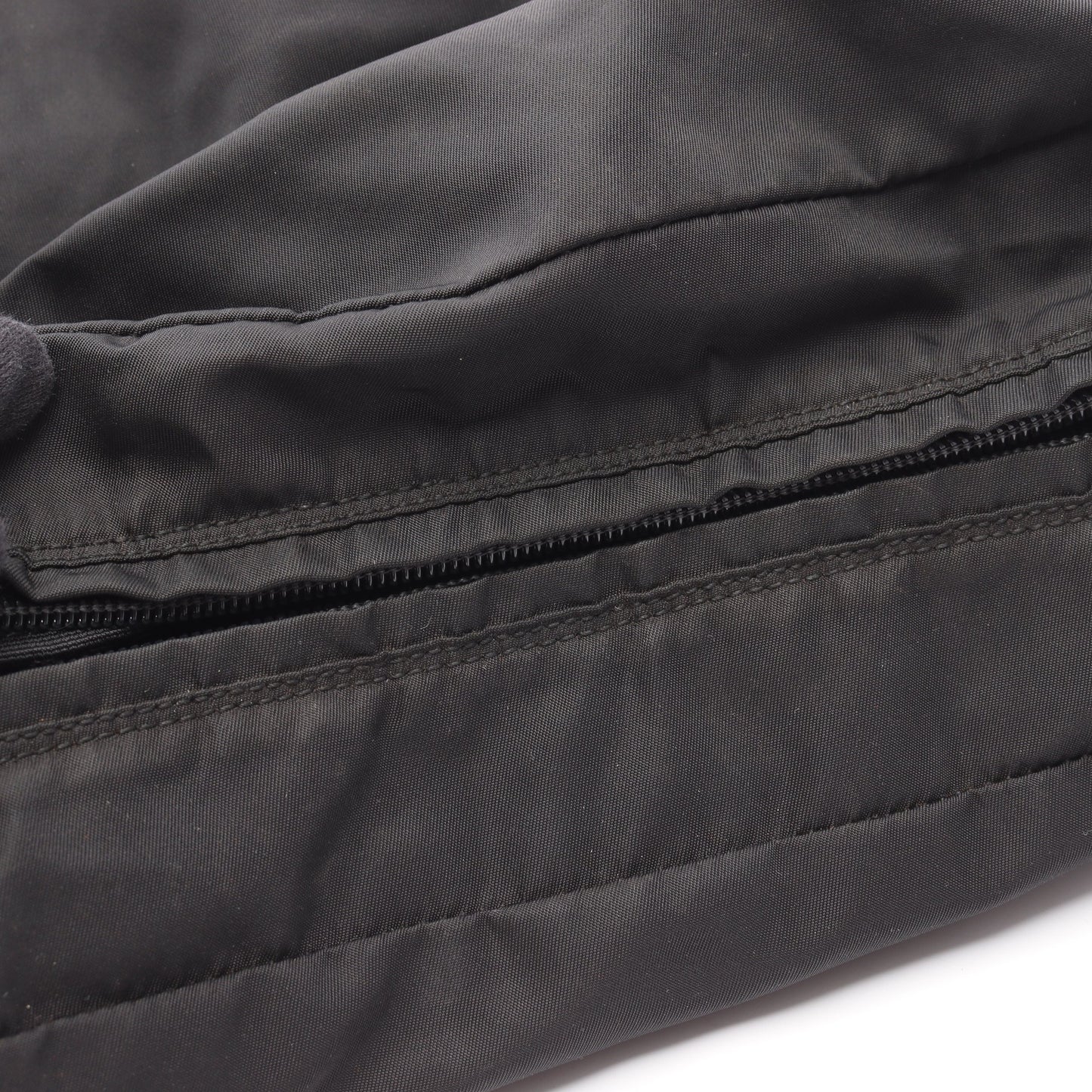 Re-Nylon ショルダーバッグ ナイロン ブラック 三角プレート プラダ バッグ PRADA