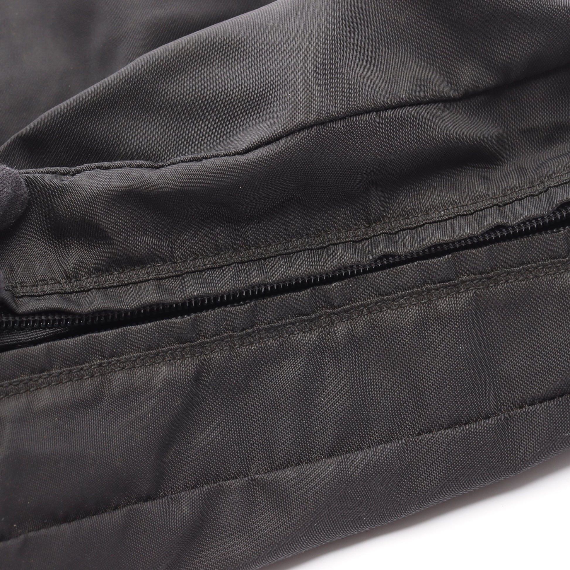 Re-Nylon ショルダーバッグ ナイロン ブラック 三角プレート プラダ バッグ PRADA