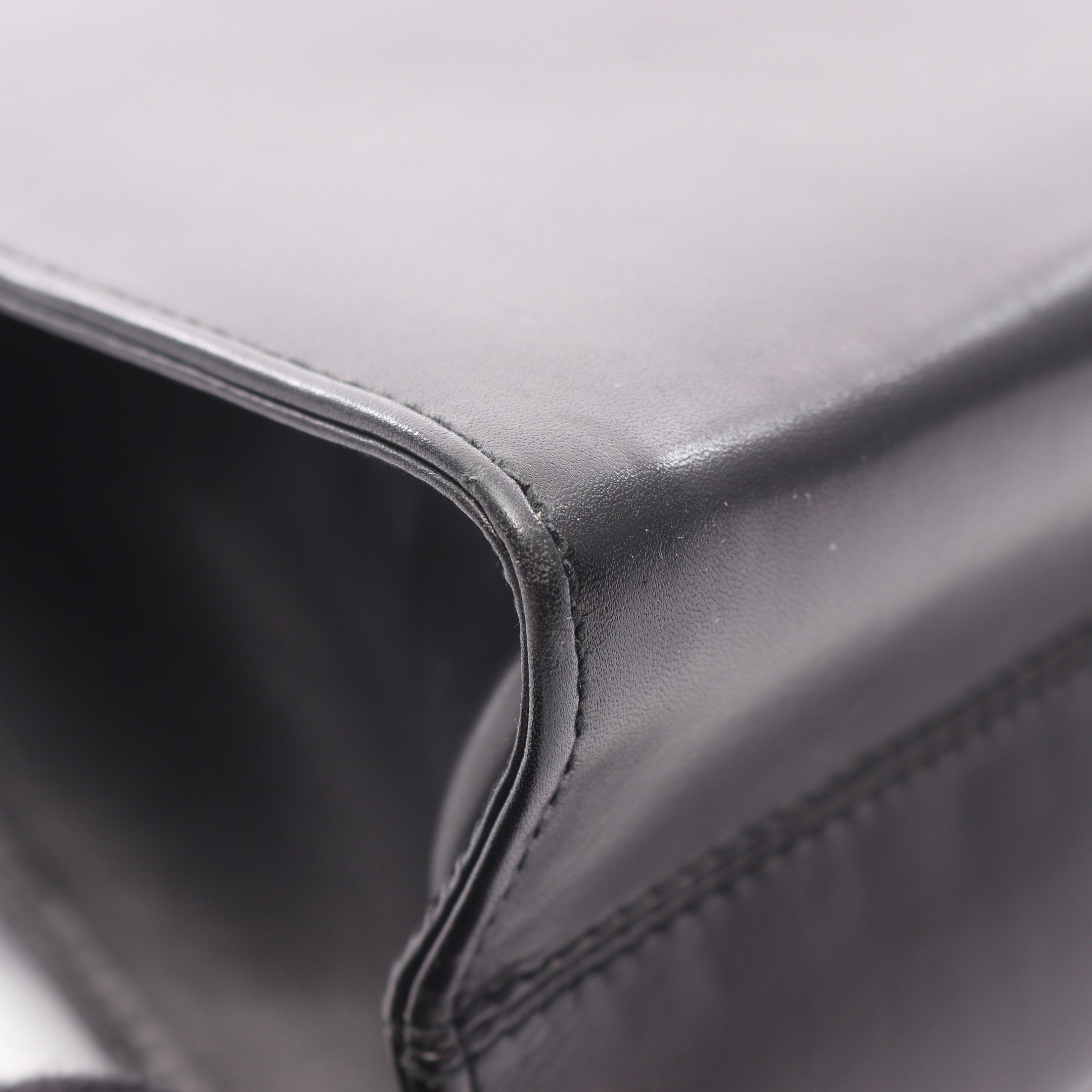 ヴァラリボン ハンドバッグ レザー ブラック 2WAY サルヴァトーレ